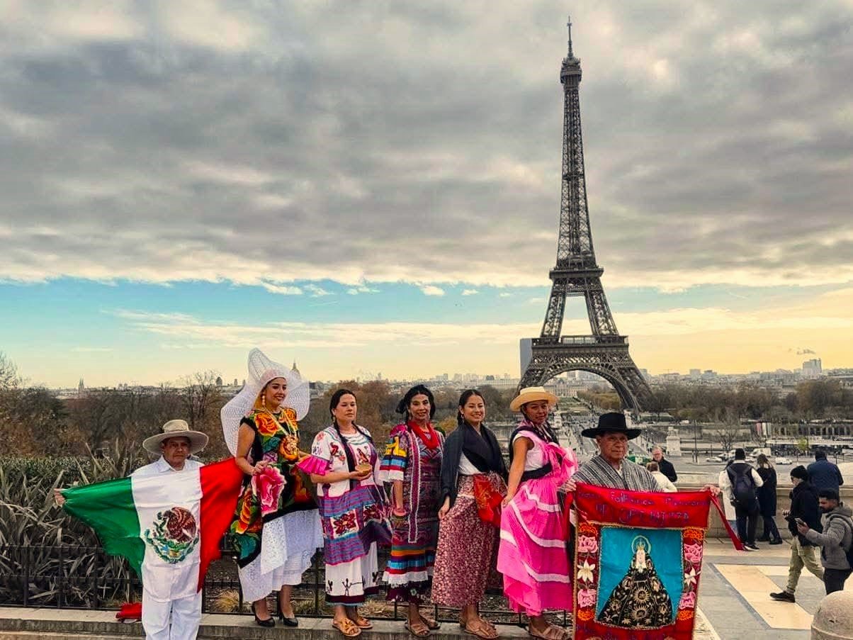 𝗔𝗿𝘁𝗶𝘀𝘁𝗮𝘀 𝗱𝗲 𝗠𝗶𝗮𝗵𝘂𝗮𝘁𝗹á𝗻 𝗹𝗹𝗲𝘃𝗮𝗻 𝗱𝗮𝗻𝘇𝗮 𝘆 𝗺ú𝘀𝗶𝗰𝗮 𝗼𝗮𝘅𝗮𝗾𝘂𝗲ñ𝗮 𝗮 𝗲𝘀𝗰𝗲𝗻𝗮𝗿𝗶𝗼𝘀 𝗱𝗲 𝗣𝗮𝗿í𝘀.