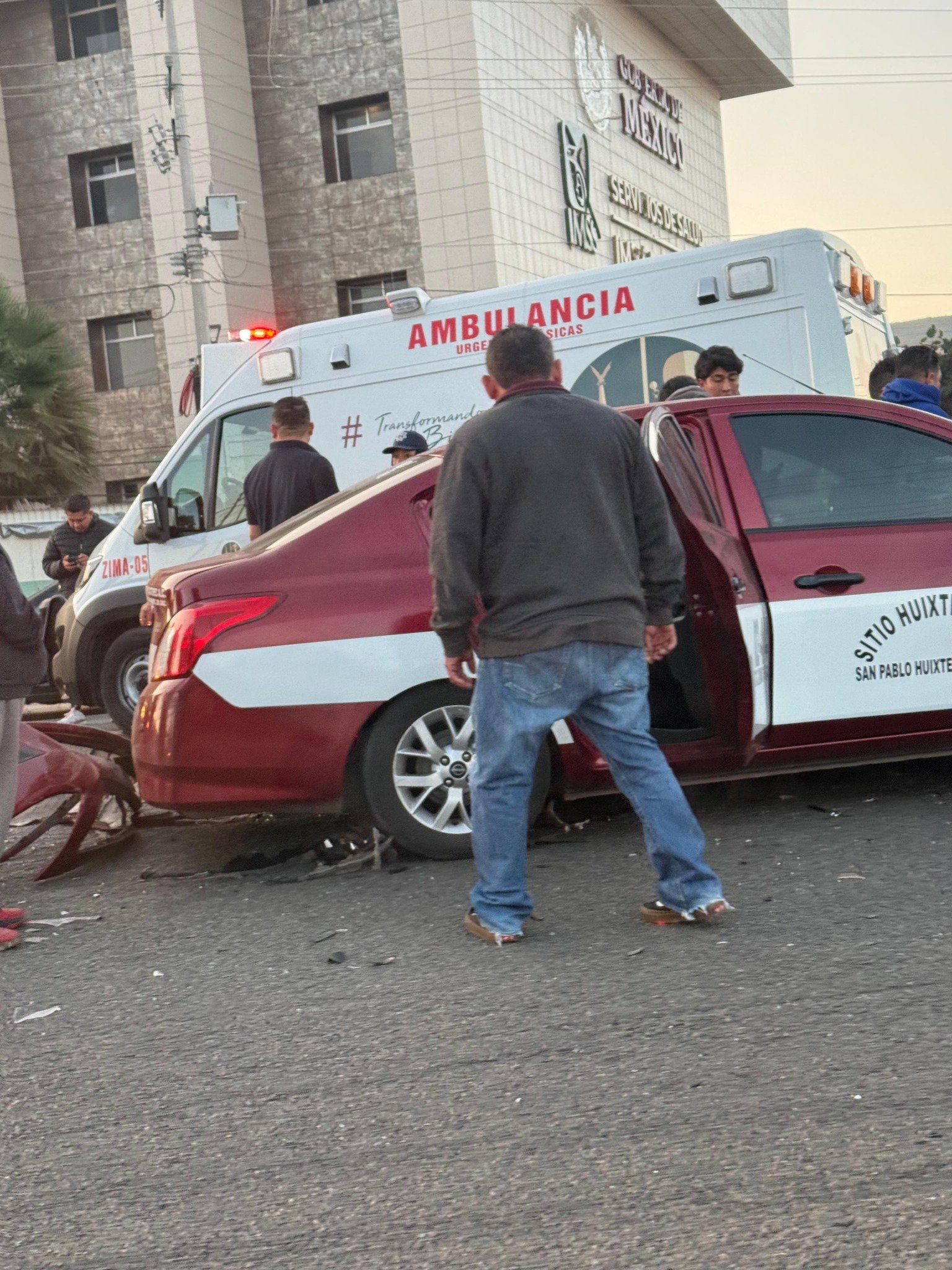 𝙀𝙡 𝙘𝙝𝙤𝙦𝙪𝙚 𝙤𝙘𝙪𝙧𝙧𝙞ó 𝙖 𝙪𝙣𝙤𝙨 𝙢𝙚𝙩𝙧𝙤𝙨 𝙙𝙚𝙡 𝙃𝙤𝙨𝙥𝙞𝙩𝙖𝙡 𝙙𝙚 𝙡𝙖 𝙈𝙪𝙟𝙚𝙧 𝙮 𝙡𝙖 𝙉𝙞ñ𝙚𝙯 𝙚𝙣 𝙍𝙚𝙮𝙚𝙨 𝙈𝙖𝙣𝙩𝙚𝙘ó𝙣; 𝙣𝙤 𝙝𝙖𝙮 𝙝𝙚𝙧𝙞𝙙𝙤𝙨 𝙜𝙧𝙖𝙫𝙚𝙨.