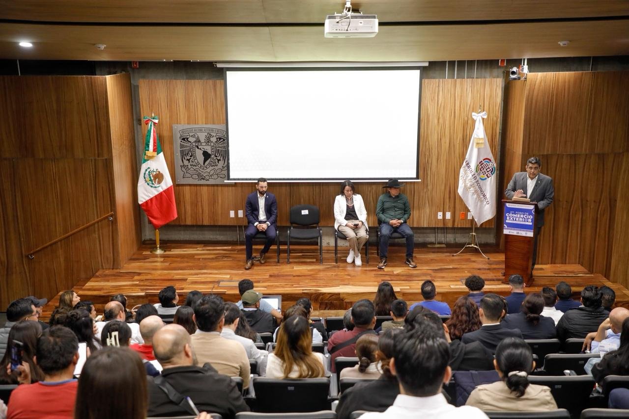 𝙎𝙚𝙙𝙚𝙘𝙤 𝙧𝙚ú𝙣𝙚 𝙖 𝙚𝙨𝙥𝙚𝙘𝙞𝙖𝙡𝙞𝙨𝙩𝙖𝙨 𝙮 𝙚𝙢𝙥𝙧𝙚𝙨𝙖𝙧𝙞𝙖𝙙𝙤 𝙚𝙣 𝙙𝙤𝙨 𝙙í𝙖𝙨 𝙙𝙚 𝙘𝙤𝙣𝙛𝙚𝙧𝙚𝙣𝙘𝙞𝙖𝙨 𝙮 𝙚𝙣𝙘𝙪𝙚𝙣𝙩𝙧𝙤𝙨 𝙜𝙧𝙖𝙩𝙪𝙞𝙩𝙤𝙨 𝙥𝙖𝙧𝙖 𝙞𝙢𝙥𝙪𝙡𝙨𝙖𝙧 𝙡𝙖 𝙥𝙧𝙚𝙨𝙚𝙣𝙘𝙞𝙖 𝙞𝙣𝙩𝙚𝙧𝙣𝙖𝙘𝙞𝙤𝙣𝙖𝙡 𝙙𝙚 𝙡𝙖 𝙥𝙧𝙤𝙙𝙪𝙘𝙘𝙞ó𝙣 𝙡𝙤𝙘𝙖𝙡.