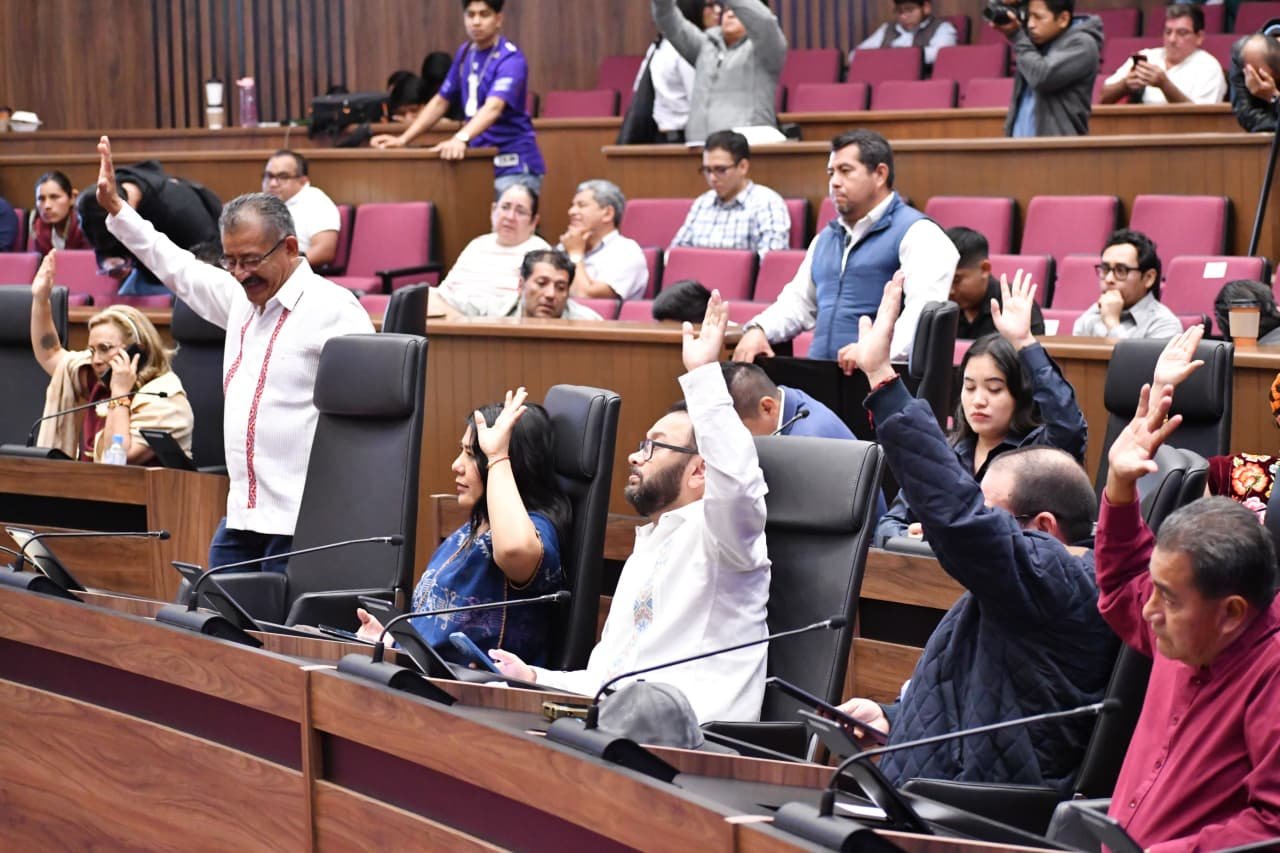 El Parlamento local impulsa supervisión más estricta para evitar accidentes, incendios y riesgos durante una temporada marcada por aglomeraciones y movilidad creciente.