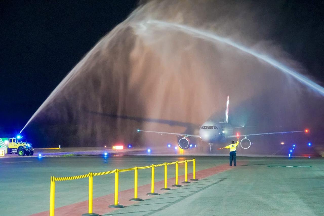 𝙇𝙡𝙚𝙜𝙖 𝙚𝙡 𝙨𝙚𝙜𝙪𝙣𝙙𝙤 𝙫𝙪𝙚𝙡𝙤 𝙙𝙚𝙨𝙙𝙚 𝙏𝙤𝙧𝙤𝙣𝙩𝙤 𝙮 𝙧𝙚𝙛𝙪𝙚𝙧𝙯𝙖 𝙡𝙖 𝙘𝙤𝙣𝙚𝙭𝙞ó𝙣 𝙞𝙣𝙩𝙚𝙧𝙣𝙖𝙘𝙞𝙤𝙣𝙖𝙡 𝙙𝙚 𝙡𝙖 𝙘𝙤𝙨𝙩𝙖 𝙤𝙖𝙭𝙖𝙦𝙪𝙚ñ𝙖.