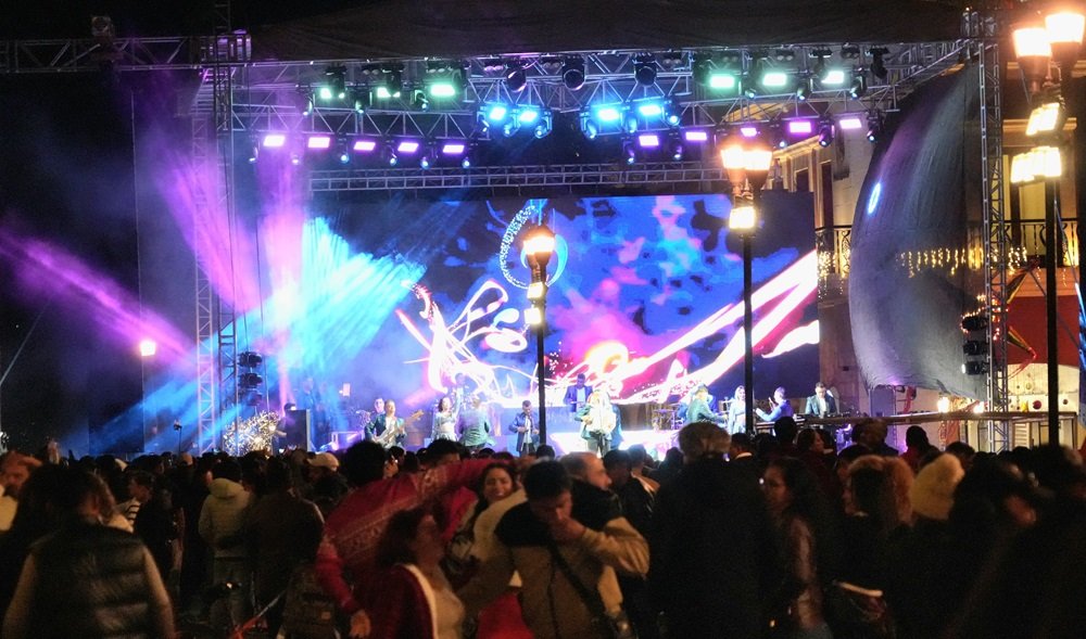 Alrededor de 8 mil personas llenaron la Alameda de León y convirtieron el cierre de la Noche de Rábanos en una pista abierta y familiar.