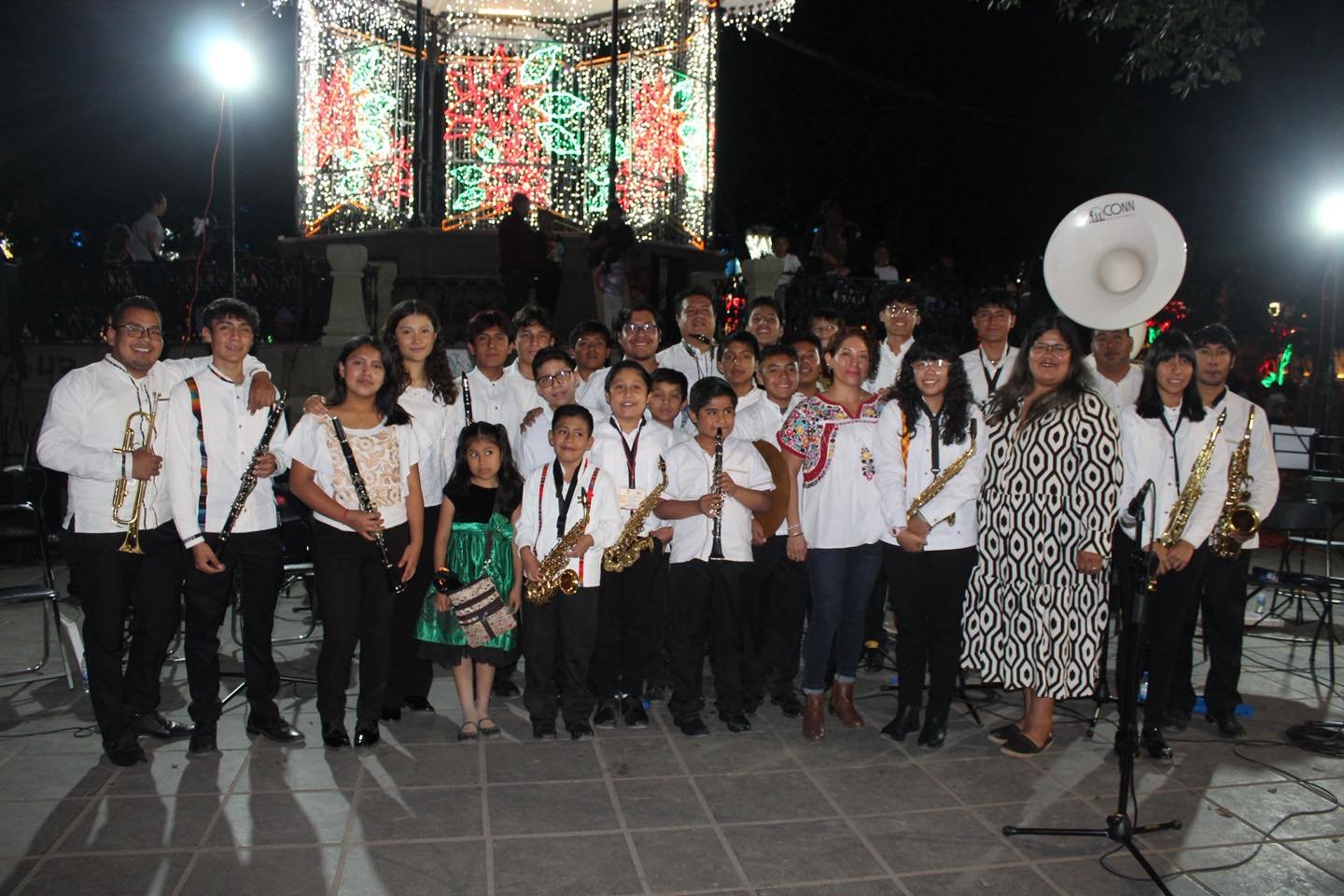 𝙇𝙖 𝘽𝙖𝙣𝙙𝙖 𝙄𝙣𝙛𝙖𝙣𝙩𝙞𝙡 𝙮 𝙅𝙪𝙫𝙚𝙣𝙞𝙡 𝙙𝙚 𝙡𝙖 𝘾𝙖𝙨𝙖 𝙙𝙚 𝘾𝙪𝙡𝙩𝙪𝙧𝙖 “𝙃𝙚𝙗𝙚𝙧𝙩𝙤 𝘾𝙖𝙨𝙩𝙞𝙡𝙡𝙤” 𝙤𝙛𝙧𝙚𝙘𝙞ó 𝙪𝙣 𝙘𝙤𝙣𝙘𝙞𝙚𝙧𝙩𝙤 𝙣𝙖𝙫𝙞𝙙𝙚ñ𝙤.