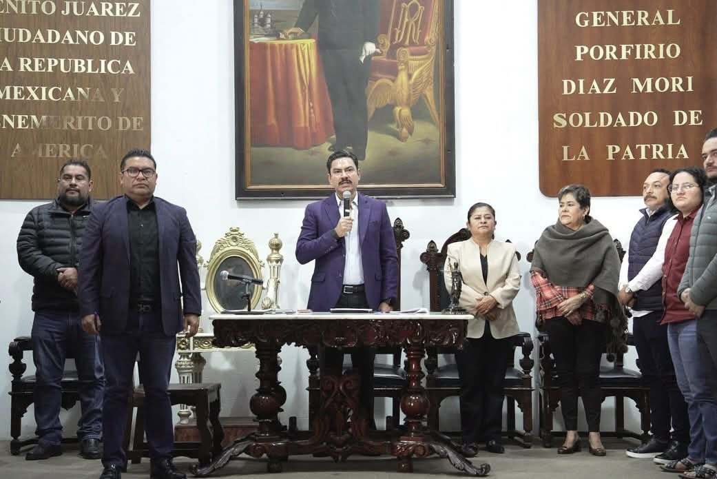 𝙀𝙣 𝙨𝙚𝙨𝙞ó𝙣 𝙤𝙧𝙙𝙞𝙣𝙖𝙧𝙞𝙖, 𝙖𝙪𝙩𝙤𝙧𝙞𝙙𝙖𝙙𝙚𝙨 𝙘𝙖𝙥𝙞𝙩𝙖𝙡𝙞𝙣𝙖𝙨 𝙧𝙚𝙘𝙤𝙣𝙤𝙘𝙚𝙣 𝙚𝙡 𝙘𝙪𝙢𝙥𝙡𝙞𝙢𝙞𝙚𝙣𝙩𝙤 𝙘𝙞𝙪𝙙𝙖𝙙𝙖𝙣𝙤 𝙮 𝙡𝙡𝙖𝙢𝙖𝙣 𝙖 𝙥𝙖𝙧𝙩𝙞𝙘𝙞𝙥𝙖𝙧 𝙚𝙣 𝙡𝙤𝙨 𝘿𝙞á𝙡𝙤𝙜𝙤𝙨 𝙑𝙚𝙘𝙞𝙣𝙖𝙡𝙚𝙨.