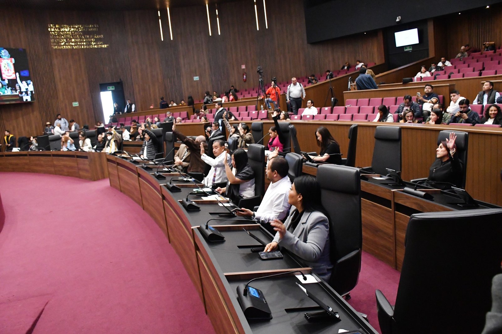 𝗖𝗼𝗻𝗴𝗿𝗲𝘀𝗼 𝗱𝗲 𝗢𝗮𝘅𝗮𝗰𝗮 𝗲𝘅𝗶𝗴𝗲 𝗶𝗻𝘃𝗲𝘀𝘁𝗶𝗴𝗮𝗿 𝗺𝘂𝗲𝗿𝘁𝗲𝘀 𝘃𝗶𝗼𝗹𝗲𝗻𝘁𝗮𝘀 𝗱𝗲 𝗺𝘂𝗷𝗲𝗿𝗲𝘀 𝗰𝗼𝗺𝗼 𝗳𝗲𝗺𝗶𝗻𝗶𝗰𝗶𝗱𝗶𝗼 𝗱𝗲𝘀𝗱𝗲 𝗲𝗹 𝗶𝗻𝗶𝗰𝗶𝗼.