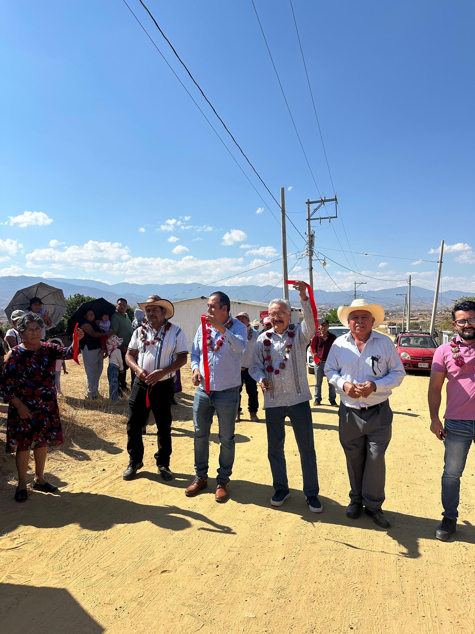  𝙇𝙖 𝙤𝙗𝙧𝙖 𝙞𝙣𝙘𝙤𝙧𝙥𝙤𝙧𝙖 𝙥𝙤𝙨𝙩𝙚𝙨 𝙮 𝙩𝙧𝙖𝙣𝙨𝙛𝙤𝙧𝙢𝙖𝙙𝙤𝙧𝙚𝙨 𝙦𝙪𝙚 𝙡𝙡𝙚𝙫𝙖𝙣 𝙚𝙣𝙚𝙧𝙜í𝙖 𝙛𝙤𝙧𝙢𝙖𝙡 𝙖 𝙙𝙚𝙘𝙚𝙣𝙖𝙨 𝙙𝙚 𝙛𝙖𝙢𝙞𝙡𝙞𝙖𝙨 𝙮 𝙛𝙤𝙧𝙩𝙖𝙡𝙚𝙘𝙚 𝙡𝙖 𝙞𝙣𝙛𝙧𝙖𝙚𝙨𝙩𝙧𝙪𝙘𝙩𝙪𝙧𝙖 𝙘𝙤𝙢𝙪𝙣𝙞𝙩𝙖𝙧𝙞𝙖.