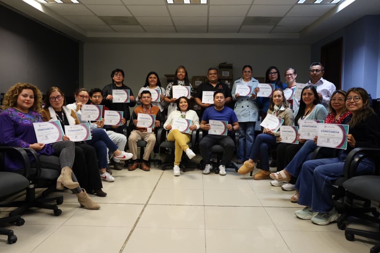 La Secretaría de Administración reporta más de 10 mil personas servidoras públicas capacitadas en temas técnicos, éticos y de desarrollo profesional.