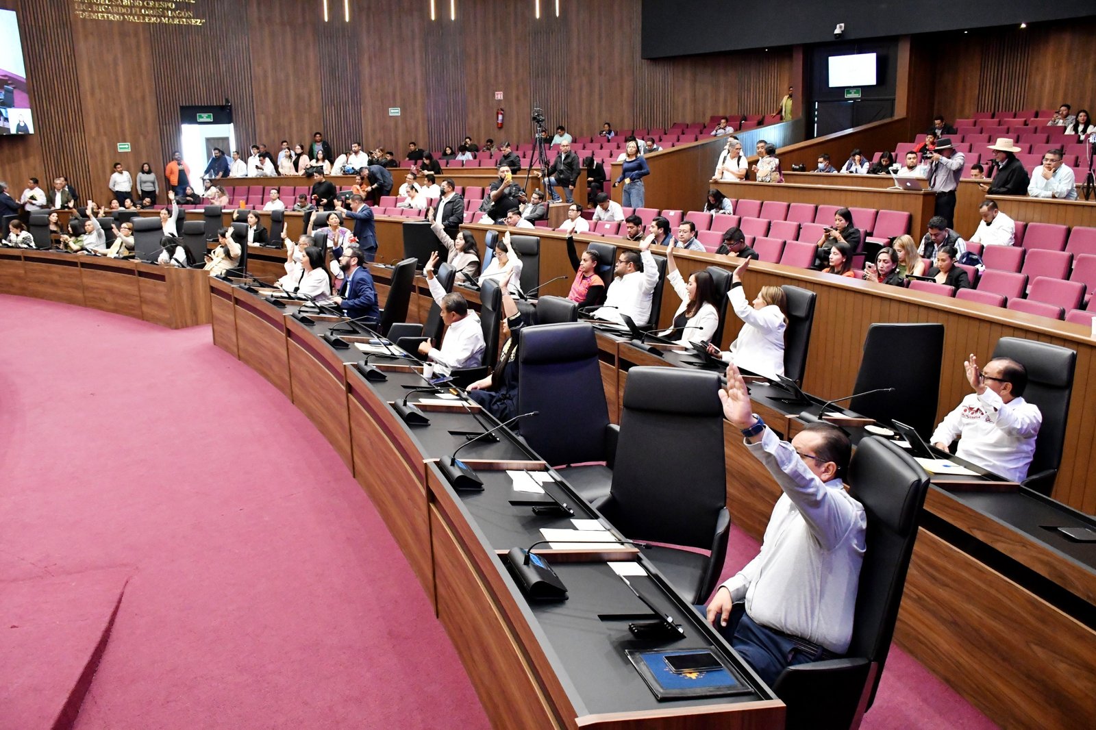 Con 34 votos a favor, el Legislativo dio luz verde a los dictámenes de Hacienda que fijan los ingresos municipales para el próximo ejercicio fiscal.