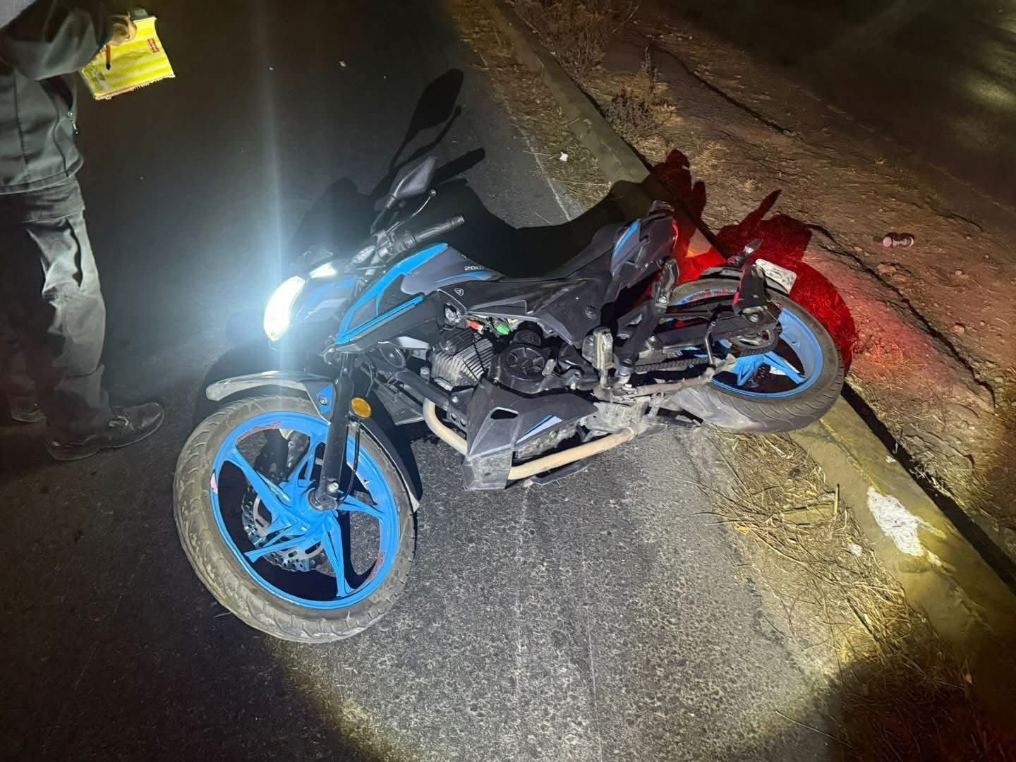 𝙀𝙡 𝙝𝙤𝙢𝙗𝙧𝙚 𝙥𝙚𝙧𝙙𝙞𝙤́ 𝙡𝙖 𝙫𝙞𝙙𝙖 𝙙𝙚𝙗𝙞𝙙𝙤 𝙖 𝙡𝙤𝙨 𝙜𝙤𝙡𝙥𝙚𝙨 𝙧𝙚𝙘𝙞𝙗𝙞𝙙𝙤𝙨 𝙩𝙧𝙖𝙨 𝙥𝙚𝙧𝙙𝙚𝙧 𝙚𝙡 𝙘𝙤𝙣𝙩𝙧𝙤𝙡 𝙙𝙚 𝙨𝙪 𝙢𝙤𝙩𝙤