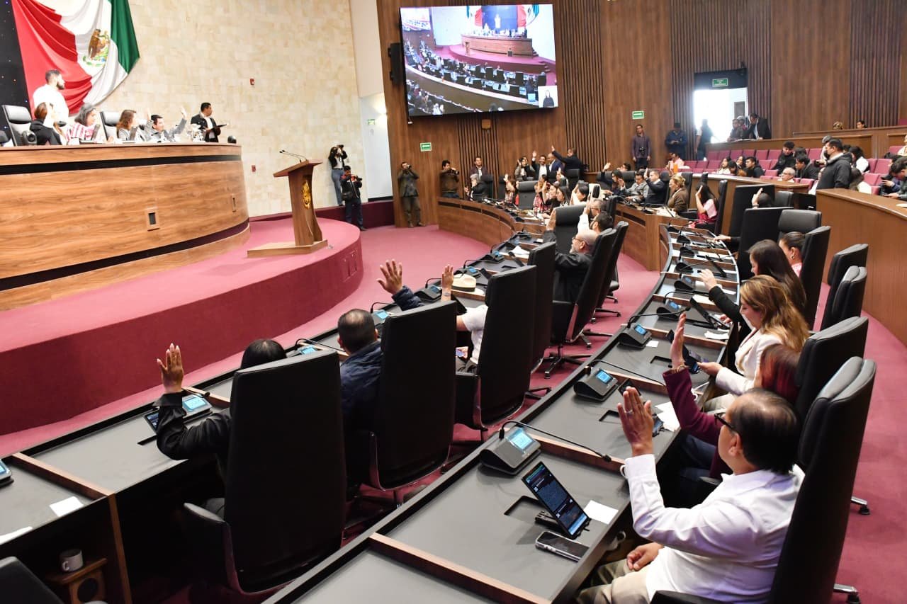 𝙇𝙤𝙨 𝙙𝙞𝙥𝙪𝙩𝙖𝙙𝙤𝙨 𝙖𝙥𝙧𝙤𝙗𝙖𝙧𝙤𝙣 𝙪𝙣 𝙚𝙭𝙝𝙤𝙧𝙩𝙤 𝙖 𝙎𝙖𝙡𝙪𝙙, 𝙖𝙮𝙪𝙣𝙩𝙖𝙢𝙞𝙚𝙣𝙩𝙤𝙨 𝙮 𝙢𝙚𝙙𝙞𝙤𝙨 𝙥𝙪́𝙗𝙡𝙞𝙘𝙤𝙨 𝙥𝙖𝙧𝙖 𝙘𝙤𝙣𝙩𝙚𝙣𝙚𝙧 𝙧𝙞𝙚𝙨𝙜𝙤𝙨.