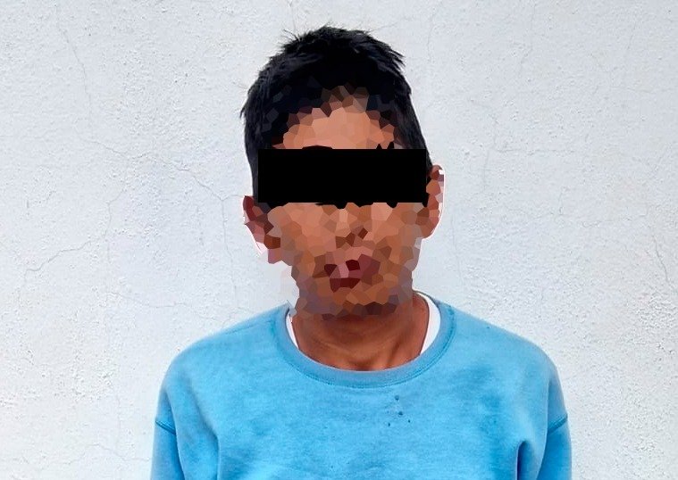 ▪𝙀𝙡 𝙨𝙪𝙟𝙚𝙩𝙤 𝙛𝙪𝙚 𝙨𝙤𝙧𝙥𝙧𝙚𝙣𝙙𝙞𝙙𝙤 𝙘𝙪𝙖𝙣𝙙𝙤 𝙖𝙢𝙚𝙣𝙖𝙯𝙖𝙗𝙖 𝙖 𝙪𝙣𝙖 𝙢𝙪𝙟𝙚𝙧 𝙘𝙤𝙣 𝙪𝙣 𝙘𝙪𝙘𝙝𝙞𝙡𝙡𝙤