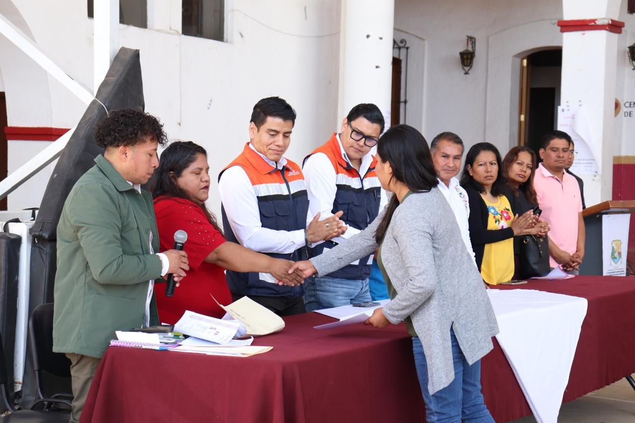 𝗧𝗲𝗷𝗮𝘁𝗲 𝗰𝗼𝗻 𝗴𝗮𝗿𝗮𝗻𝘁𝗶́𝗮 𝘀𝗮𝗻𝗶𝘁𝗮𝗿𝗶𝗮: 𝗰𝗮𝗽𝗮𝗰𝗶𝘁𝗮𝗻 𝗮 𝟭𝟮𝟬 𝗽𝗿𝗼𝗱𝘂𝗰𝘁𝗼𝗿𝗮𝘀 𝗲𝗻 𝗛𝘂𝗮𝘆𝗮́𝗽𝗮𝗺.