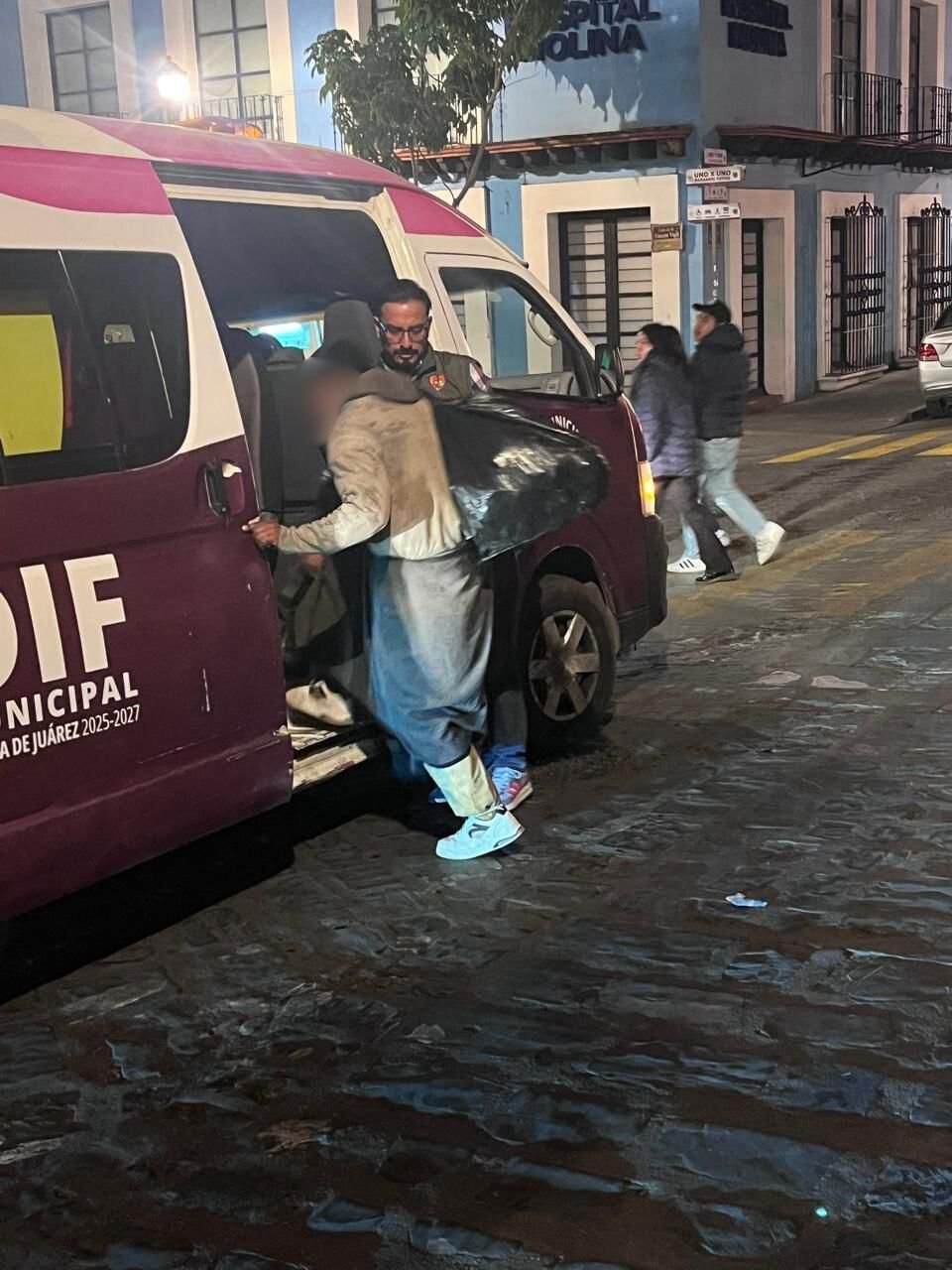 𝗔𝗯𝗿𝗶𝗴𝗼 𝗻𝗼𝗰𝘁𝘂𝗿𝗻𝗼 𝗮𝗻𝘁𝗲 𝗲𝗹 𝗳𝗿𝗶́𝗼: 𝗲𝗹 𝗗𝗜𝗙 𝗺𝘂𝗻𝗶𝗰𝗶𝗽𝗮𝗹 𝗺𝗮𝗻𝘁𝗶𝗲𝗻𝗲 𝗽𝘂𝗲𝗿𝘁𝗮𝘀 𝗮𝗯𝗶𝗲𝗿𝘁𝗮𝘀 𝗽𝗮𝗿𝗮 𝗽𝗲𝗿𝘀𝗼𝗻𝗮𝘀 𝗲𝗻 𝗹𝗮 𝗰𝗮𝗹𝗹𝗲.