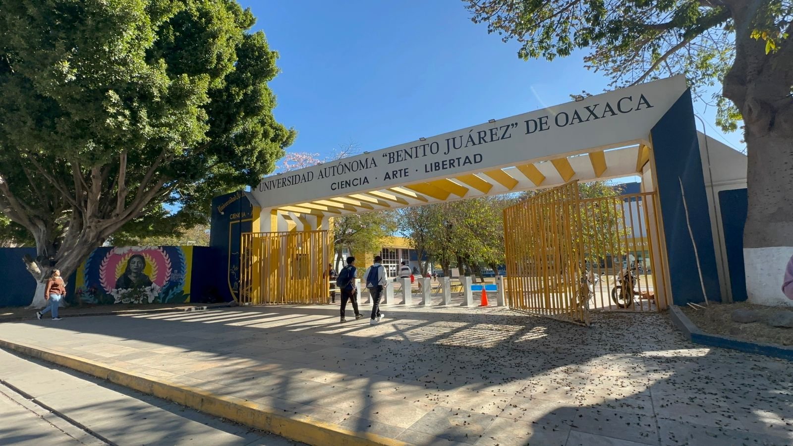 𝗨𝗔𝗕𝗝𝗢 𝗿𝗲𝘁𝗼𝗺𝗮 𝗰𝗹𝗮𝘀𝗲𝘀 𝘁𝗿𝗮𝘀 𝗽𝗮𝗿𝗼 𝗱𝗲 𝟭𝟮 𝗵𝗼𝗿𝗮𝘀; 𝗲𝗹 𝗰𝗼𝗻𝗳𝗹𝗶𝗰𝘁𝗼 𝘀𝗶𝗴𝘂𝗲 𝗮𝗯𝗶𝗲𝗿𝘁𝗼.