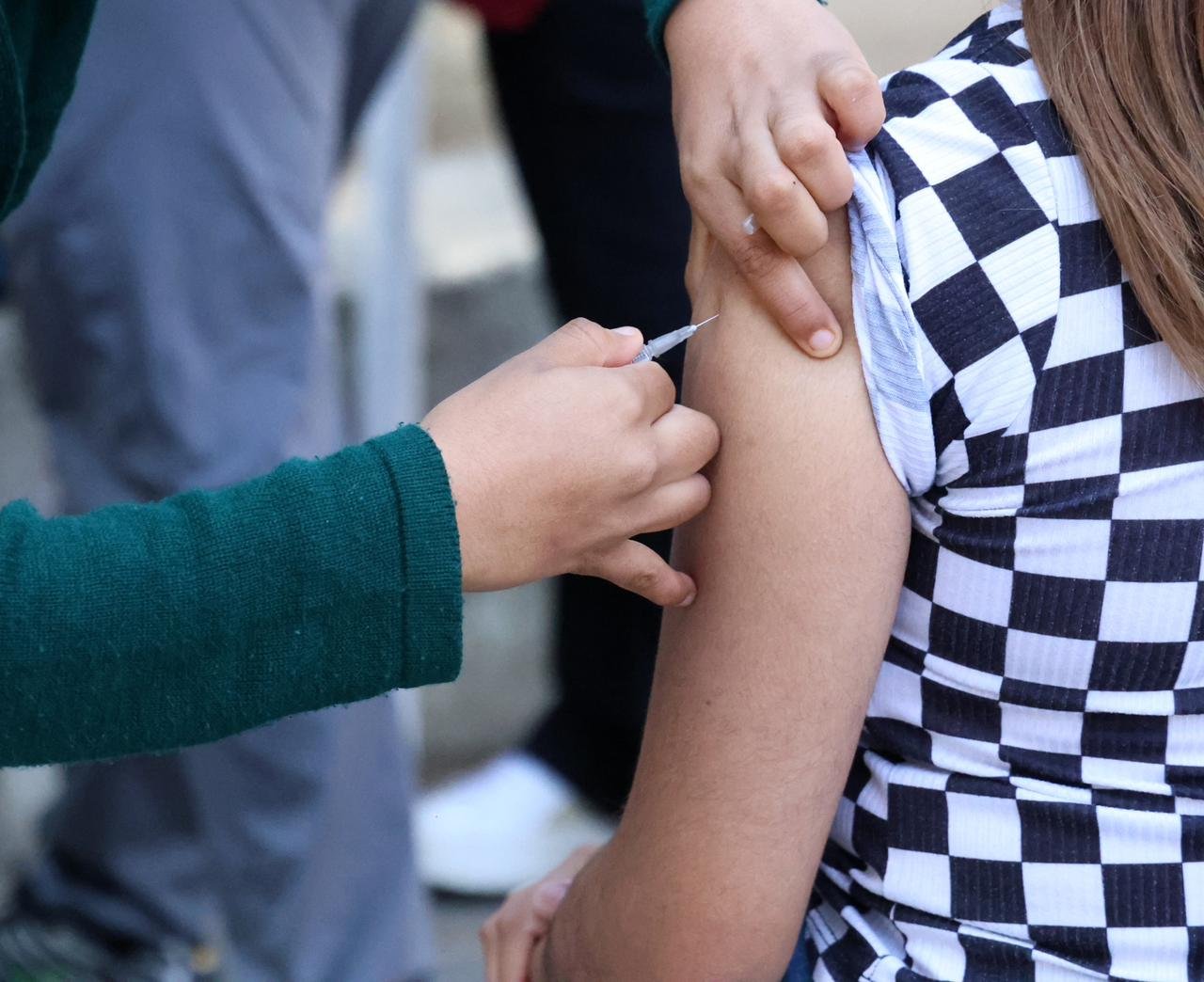 𝗦𝗦𝗢 𝗰𝗼𝗻𝗳𝗶𝗿𝗺𝗮 𝗱𝗼𝘀 𝗰𝗮𝘀𝗼𝘀 𝗮𝗰𝘁𝗶𝘃𝗼𝘀 𝗱𝗲 𝘀𝗮𝗿𝗮𝗺𝗽𝗶𝗼́𝗻 𝘆 𝗹𝗹𝗮𝗺𝗮 𝗮 𝘃𝗮𝗰𝘂𝗻𝗮𝗿𝘀𝗲