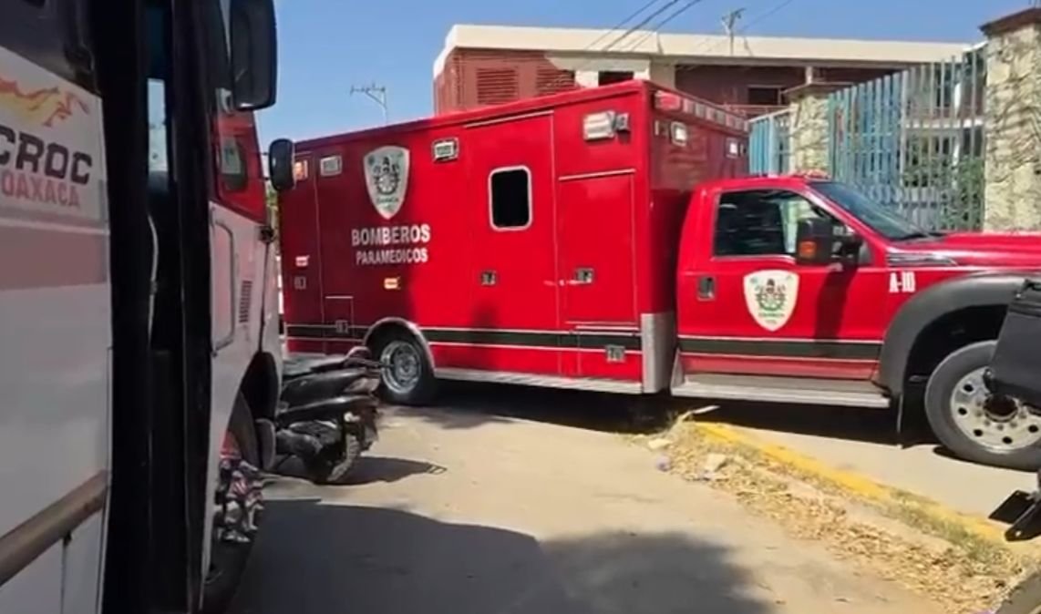 𝗠𝗼𝘁𝗼𝗰𝗶𝗰𝗹𝗶𝘀𝘁𝗮 𝗱𝗲𝗿𝗿𝗮𝗽𝗮 𝗮𝗹 𝗶𝗻𝘁𝗲𝗻𝘁𝗮𝗿 𝗿𝗲𝗯𝗮𝘀𝗮𝗿 𝗽𝗼𝗿 𝗹𝗮 𝗱𝗲𝗿𝗲𝗰𝗵𝗮 𝗲𝗻 𝗦𝗮𝗻𝘁𝗮 𝗟𝘂𝗰𝗶́𝗮