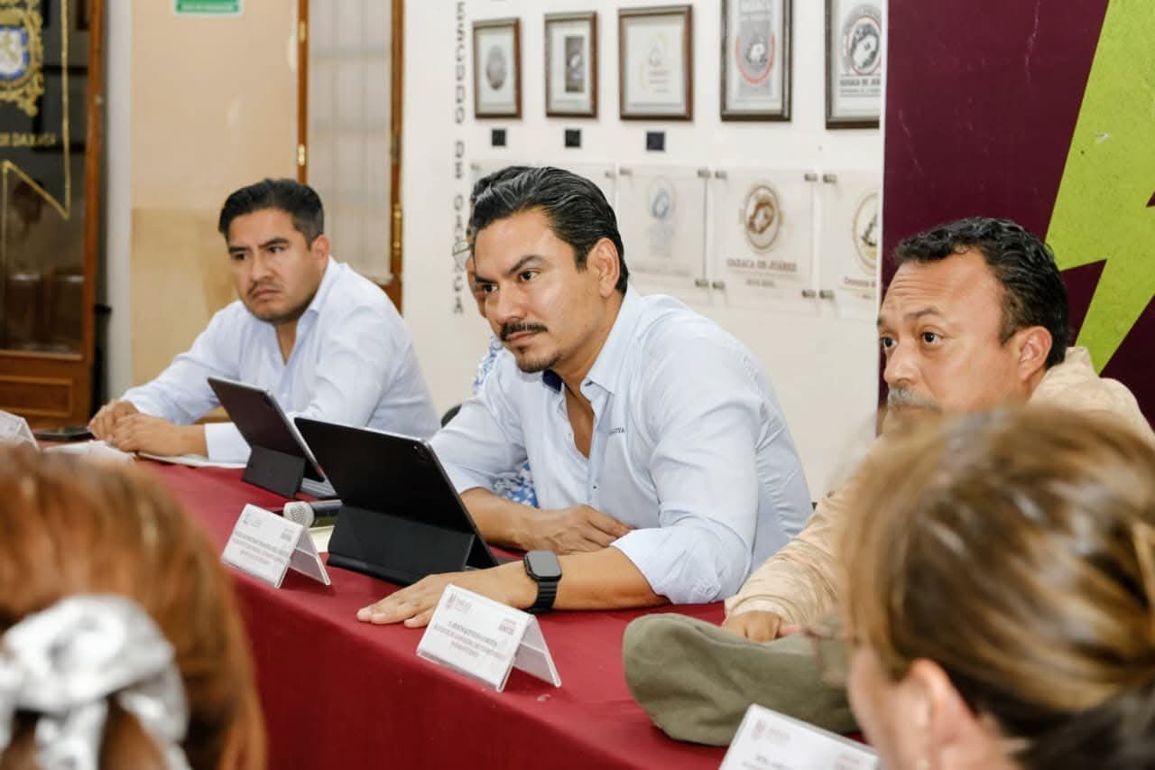 𝗥𝗮𝘆 𝗖𝗵𝗮𝗴𝗼𝘆𝗮 𝗱𝗶𝗮𝗹𝗼𝗴𝗮 𝗰𝗼𝗻 𝗰𝗼𝗻𝗰𝗲𝘀𝗶𝗼𝗻𝗮𝗿𝗶𝗼𝘀 𝗱𝗲 𝗺𝗲𝗿𝗰𝗮𝗱𝗼𝘀 𝘀𝗶𝗻 𝗶𝗻𝘁𝗲𝗿𝗺𝗲𝗱𝗶𝗮𝗿𝗶𝗼𝘀