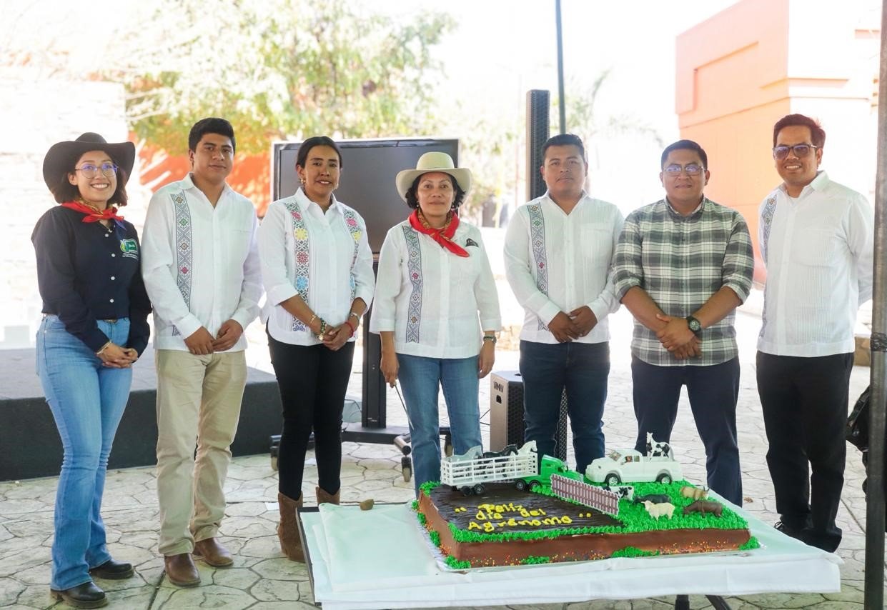 𝗟𝗮 𝘁𝗶𝗲𝗿𝗿𝗮 𝗲𝗻 𝗲𝗹 𝗰𝗲𝗻𝘁𝗿𝗼: 𝗨𝗧𝗩𝗖𝗢 𝗰𝗼𝗻𝗺𝗲𝗺𝗼𝗿𝗮 𝗲𝗹 𝗗𝗶́𝗮 𝗱𝗲 𝗹𝗮 𝘆 𝗲𝗹 𝗔𝗴𝗿𝗼́𝗻𝗼𝗺𝗼