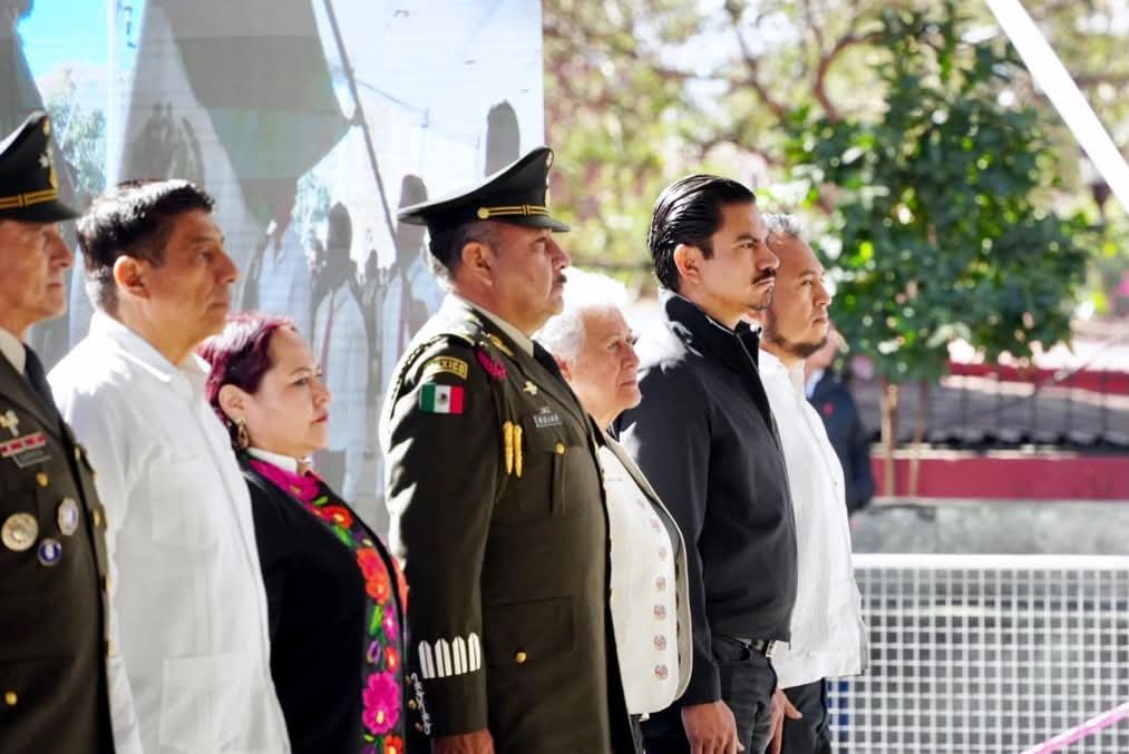 𝗜𝗻𝗰𝗶𝗻𝗲𝗿𝗮𝗻 𝘆 𝗿𝗲𝗽𝗼𝗻𝗲𝗻 𝗯𝗮𝗻𝗱𝗲𝗿𝗮𝘀 𝗲𝗻 𝗢𝗮𝘅𝗮𝗰𝗮 𝗱𝗲 𝗝𝘂𝗮́𝗿𝗲𝘇.