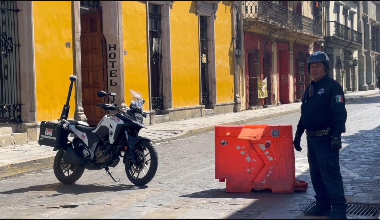 𝗧𝗿á𝗳𝗶𝗰𝗼 𝗮𝗵𝗼𝗴𝗮 𝗲𝗹 𝗰𝗲𝗻𝘁𝗿𝗼 𝗱𝗲 𝗢𝗮𝘅𝗮𝗰𝗮: 𝘁𝗿𝗲𝘀 𝗰𝗮𝗹𝗹𝗲𝘀 𝗰𝗲𝗿𝗿𝗮𝗱𝗮𝘀 𝗽𝗼𝗿 𝗼𝗯𝗿𝗮𝘀 𝘆 𝗲𝘃𝗲𝗻𝘁𝗼