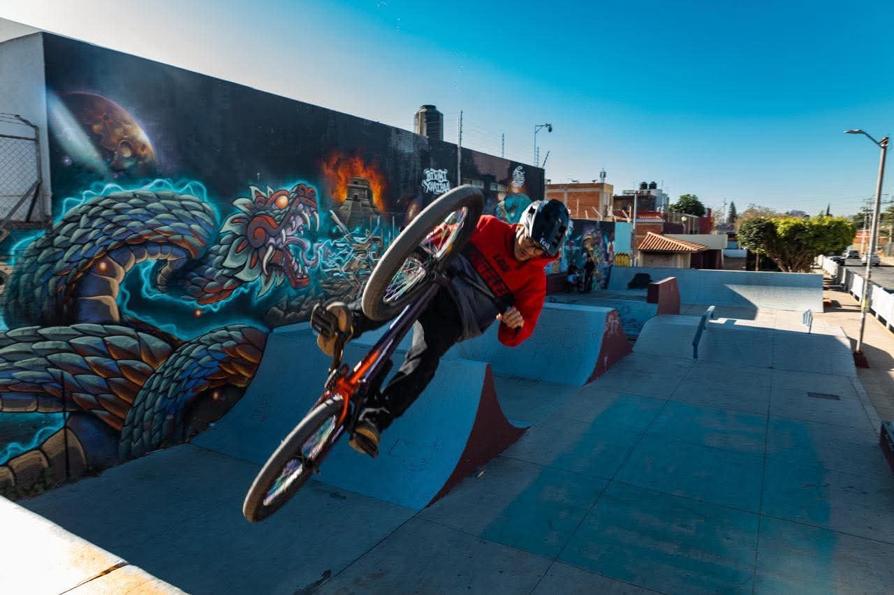 𝗕𝗠𝗫 𝗱𝗲 𝗢𝗮𝘅𝗮𝗰𝗮 𝗱𝗲 𝗝𝘂𝗮́𝗿𝗲𝘇 𝘃𝗮 𝗽𝗼𝗿 𝗹𝗮 𝗴𝗹𝗼𝗿𝗶𝗮 𝗲𝗻 𝗹𝗼𝘀 𝗡𝗮𝗰𝗶𝗼𝗻𝗮𝗹𝗲𝘀 𝗖𝗢𝗡𝗔𝗗𝗘