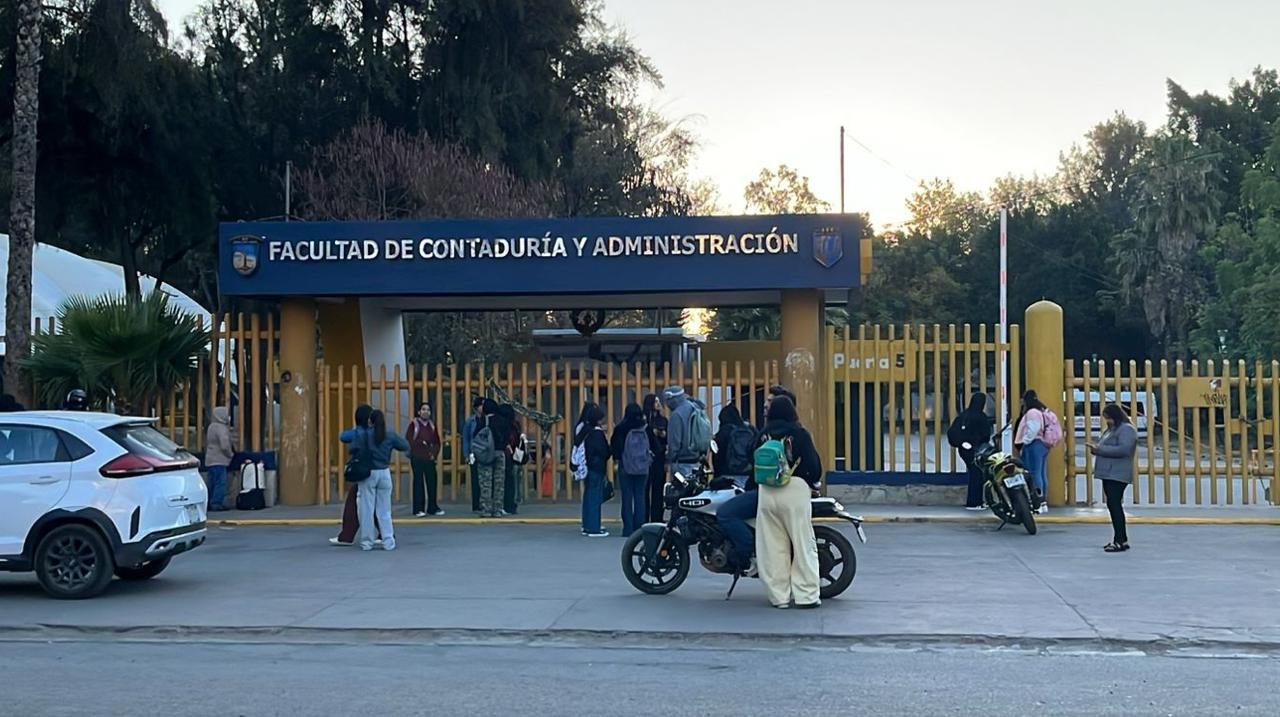 𝗔𝗺𝗮𝗻𝗲𝗰𝗲 𝘁𝗼𝗺𝗮𝗱𝗮 𝗖𝗶𝘂𝗱𝗮𝗱 𝗨𝗻𝗶𝘃𝗲𝗿𝘀𝗶𝘁𝗮𝗿𝗶𝗮: 𝗲𝘀𝘁𝘂𝗱𝗶𝗮𝗻𝘁𝗲𝘀 𝗽𝗮𝗿𝗮𝗹𝗶𝘇𝗮𝗻 𝗹𝗮 𝗨𝗔𝗕𝗝𝗢.