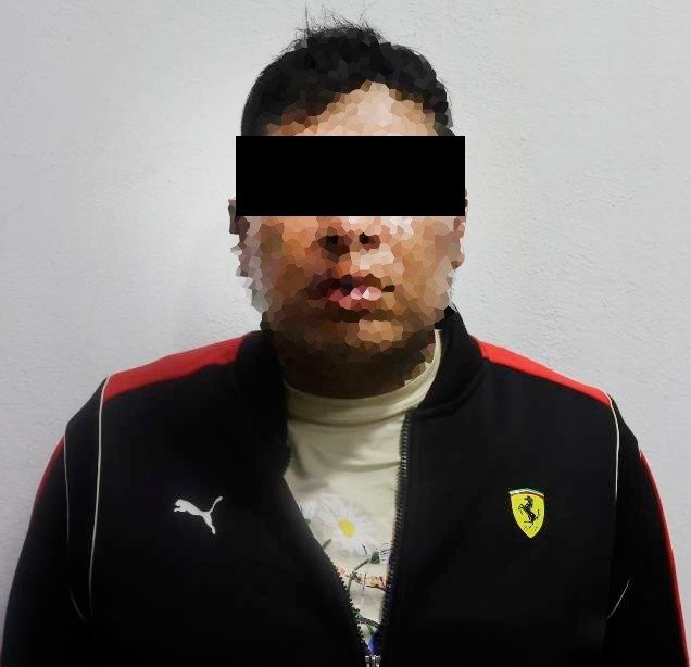 𝗦𝗼𝗿𝗽𝗿𝗲𝗻𝗱𝗶𝗱𝗼 𝗺𝗮𝗻𝗶𝗽𝘂𝗹𝗮𝗻𝗱𝗼 𝘂𝗻 𝗔𝘃𝗲𝗼 𝗲𝗻 𝗥𝗲𝗳𝗼𝗿𝗺𝗮; 𝗹𝗼 𝗮𝗿𝗿𝗲𝘀𝘁𝗮 𝗹𝗮 𝗣𝗼𝗹𝗶𝗰𝗶́𝗮 𝗠𝘂𝗻𝗶𝗰𝗶𝗽𝗮𝗹