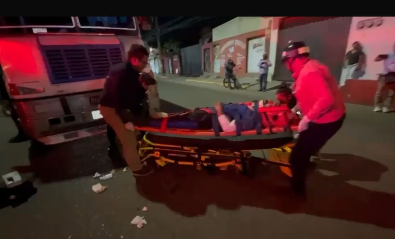 𝗠𝘂𝗲𝗿𝗲 𝗵𝗼𝗺𝗯𝗿𝗲 𝗮𝘁𝗿𝗼𝗽𝗲𝗹𝗹𝗮𝗱𝗼 𝗲𝗻 𝗦𝗮𝗻 𝗠𝗮𝗿𝘁𝗶́𝗻 𝗠𝗲𝘅𝗶𝗰𝗮𝗽𝗮𝗺; 𝗿𝗲𝘁𝗿𝗮𝘀𝗼 𝗲𝗻 𝗮𝗺𝗯𝘂𝗹𝗮𝗻𝗰𝗶𝗮 𝗲𝗻𝗰𝗶𝗲𝗻𝗱𝗲 𝗱𝘂𝗱𝗮𝘀