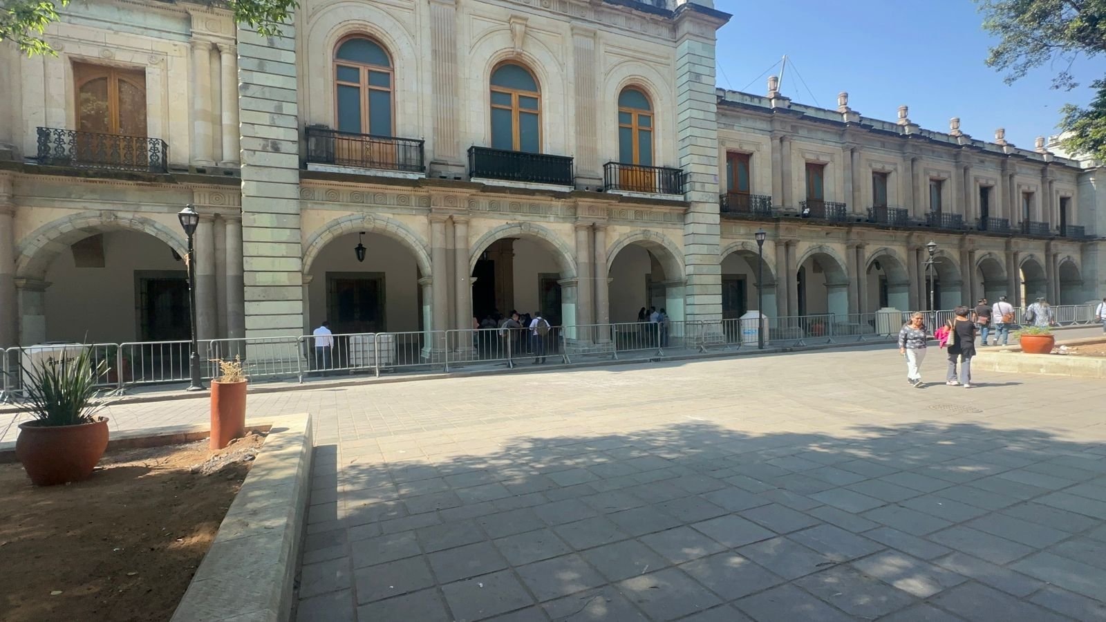 𝗣𝗮𝗹𝗮𝗰𝗶𝗼 𝗱𝗲 𝗚𝗼𝗯𝗶𝗲𝗿𝗻𝗼 𝗮𝗺𝗮𝗻𝗲𝗰𝗲 𝗹𝗶𝗯𝗿𝗲 𝘁𝗿𝗮𝘀 𝗿𝗲𝘁𝗶𝗿𝗼 𝗱𝗲 𝗽𝗹𝗮𝗻𝘁𝗼́𝗻.