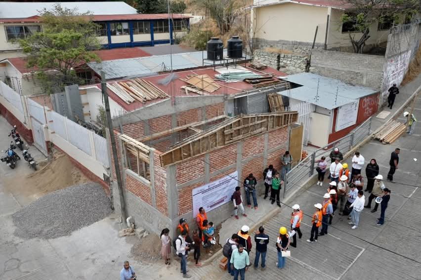 𝗔𝘂𝗹𝗮 𝗲𝗻 𝗰𝗼𝗻𝘀𝘁𝗿𝘂𝗰𝗰𝗶ó𝗻 𝗲𝗻 𝗦𝗮𝗻 𝗝𝘂𝗮𝗻 𝗖𝗵𝗮𝗽𝘂𝗹𝘁𝗲𝗽𝗲𝗰; 𝗿𝗲𝘃𝗶𝘀𝗮𝗻 𝗮𝘃𝗮𝗻𝗰𝗲𝘀 𝗲𝗻 𝗽𝗿𝗲𝗲𝘀𝗰𝗼𝗹𝗮𝗿.