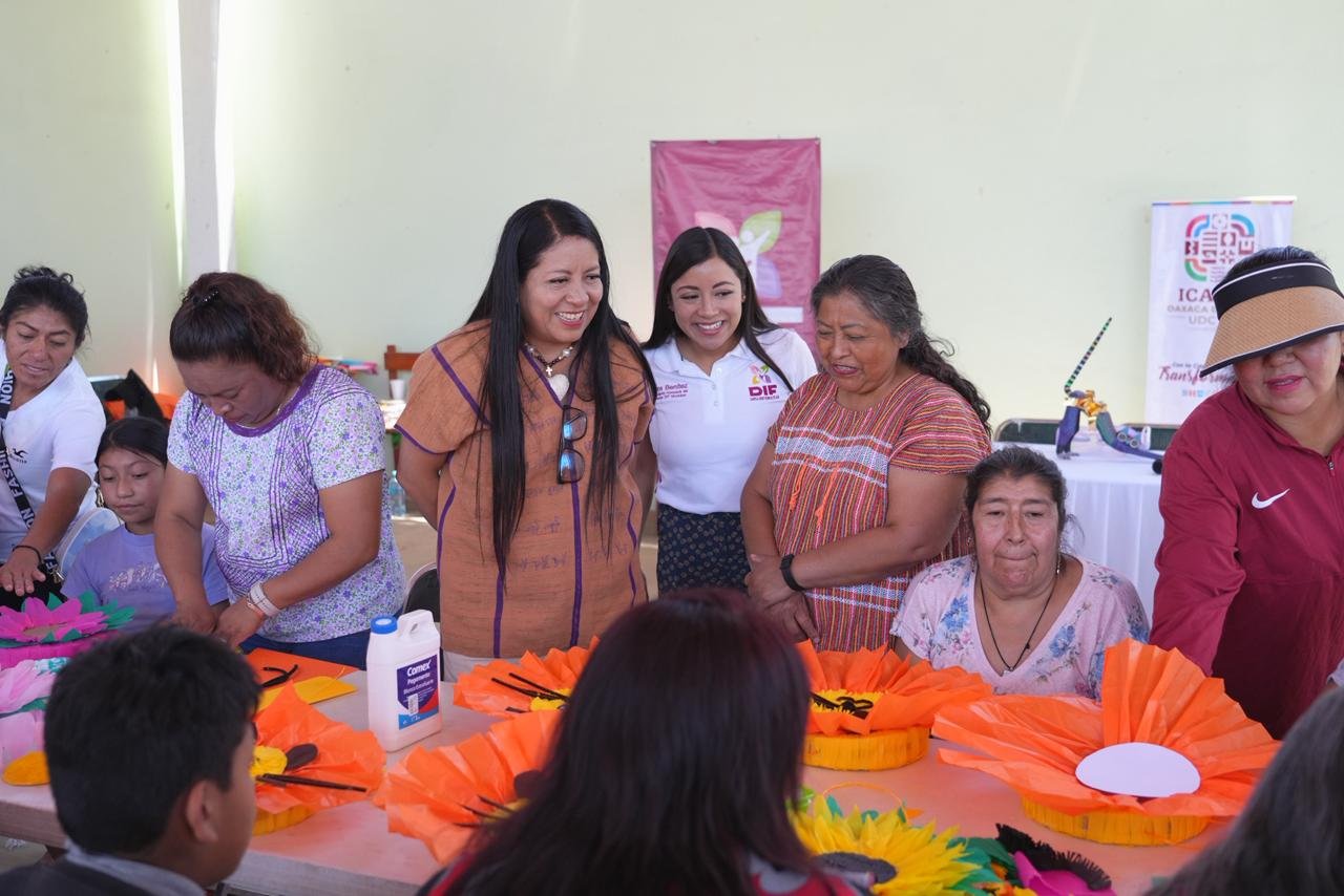  𝗣𝗶𝗻̃𝗮𝘁𝗮𝘀 𝗾𝘂𝗲 𝗱𝗮𝗻 𝗶𝗻𝗴𝗿𝗲𝘀𝗼: 𝗺𝘂𝗷𝗲𝗿𝗲𝘀 𝗱𝗲 𝗫𝗼𝘅𝗼𝗰𝗼𝘁𝗹𝗮́𝗻 𝗮𝗽𝗿𝗲𝗻𝗱𝗲𝗻 𝗼𝗳𝗶𝗰𝗶𝗼 𝗽𝗮𝗿𝗮 𝗴𝗮𝗻𝗮𝗿𝘀𝗲 𝗹𝗮 𝘃𝗶𝗱𝗮.