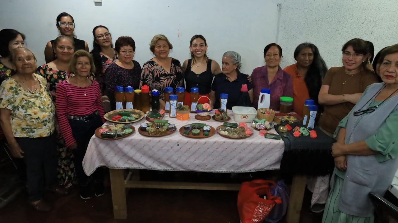 𝗟𝗮 𝗕𝗿𝗶𝗴𝗮𝗱𝗮 𝗠𝘂𝗷𝗲𝗿𝗲𝘀 𝗰𝗹𝗮𝘂𝘀𝘂𝗿𝗮 𝗰𝗼𝗻 é𝘅𝗶𝘁𝗼 𝗲𝗹 "𝗧𝗮𝗹𝗹𝗲𝗿 𝗱𝗲 𝗘𝗹𝗮𝗯𝗼𝗿𝗮𝗰𝗶ó𝗻 𝗱𝗲 𝗝𝗮𝗯𝗼𝗻𝗲𝘀 𝗔𝗿𝘁𝗲𝘀𝗮𝗻𝗮𝗹𝗲𝘀".