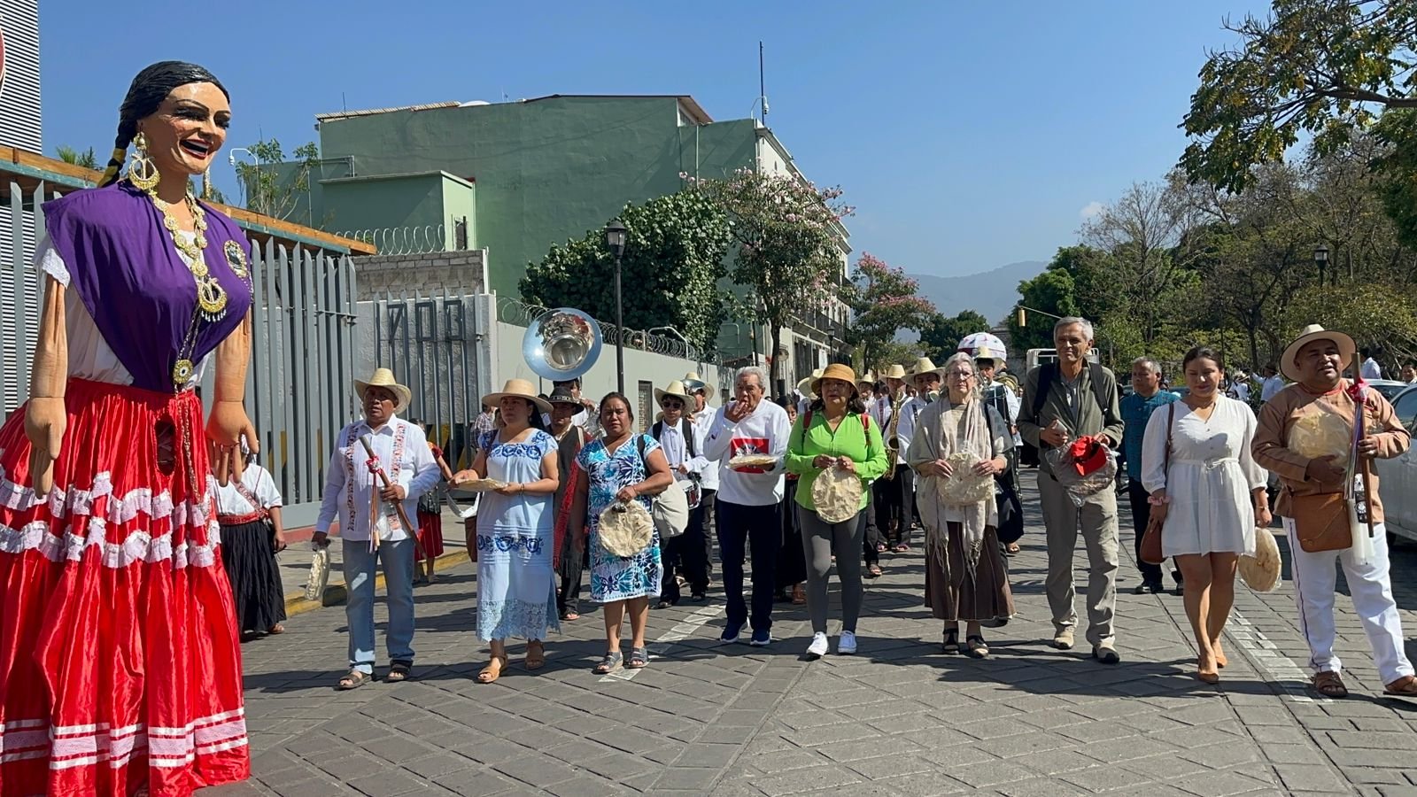 𝗖𝗮𝗹𝗲𝗻𝗱𝗮 𝗱𝗲 𝗺𝗮𝗲𝘀𝘁𝗿𝗼𝘀 𝘁𝗼𝗺𝗮 𝗹𝗮𝘀 𝗰𝗮𝗹𝗹𝗲𝘀 𝗱𝗲 𝗢𝗮𝘅𝗮𝗰𝗮