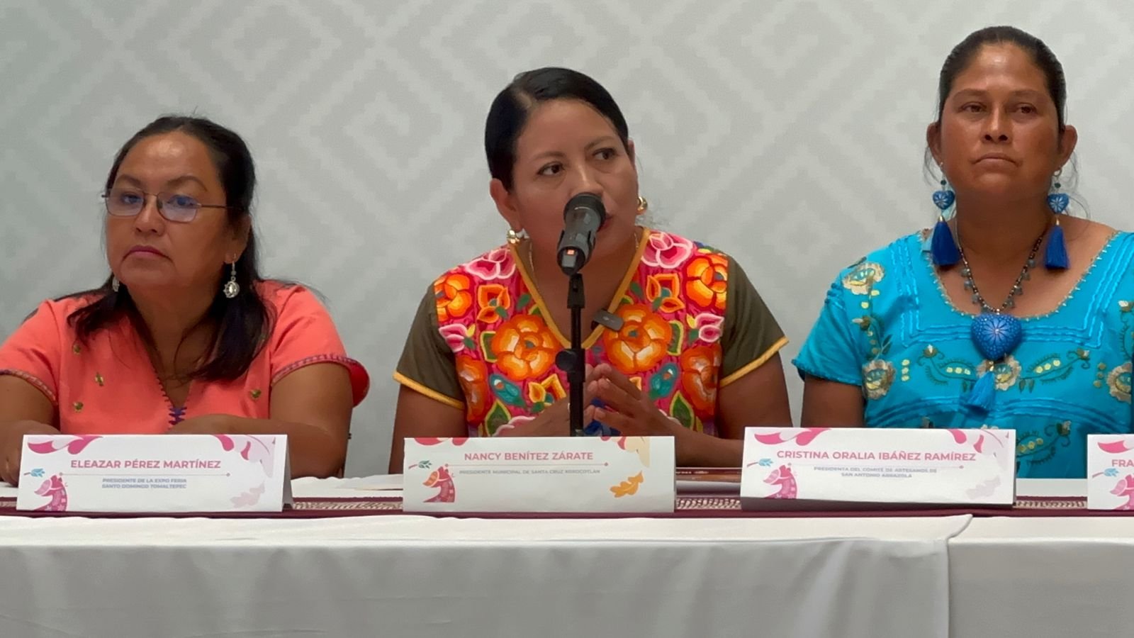 𝗔𝗹𝗲𝗯𝗿𝗶𝗷𝗲𝘀 𝘁𝗼𝗺𝗮𝗻 𝗔𝗿𝗿𝗮𝘇𝗼𝗹𝗮: 𝗮𝗿𝘁𝗲, 𝗰𝗼𝗹𝗼𝗿 𝘆 𝘁𝗮𝗹𝗹𝗲𝗿𝗲𝘀 𝗮𝗯𝗶𝗲𝗿𝘁𝗼𝘀 𝗮𝗹 𝗽ú𝗯𝗹𝗶𝗰𝗼