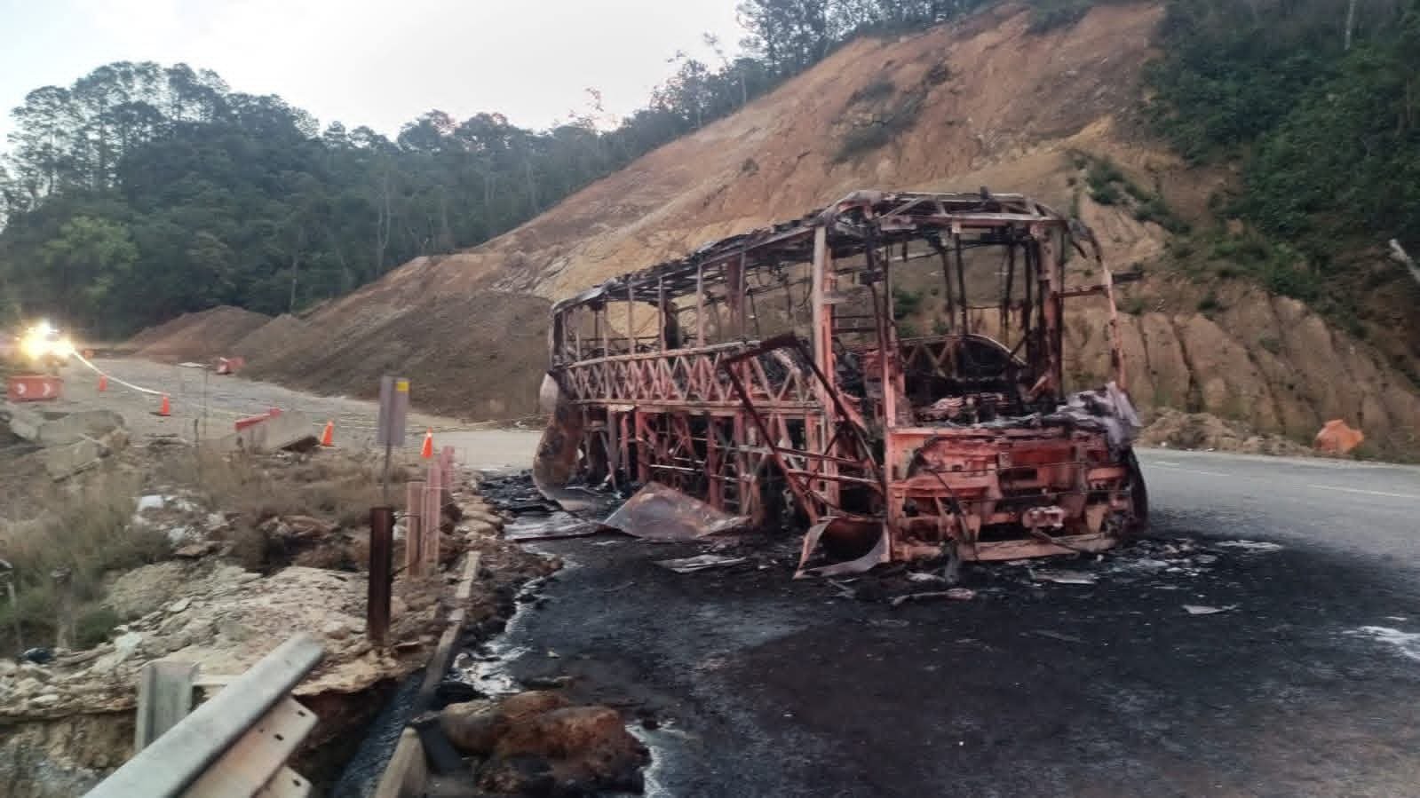 𝗔𝗿𝗱𝗲 𝗮𝘂𝘁𝗼𝗯ú𝘀 𝗱𝗲 𝗔𝗗𝗢 𝗲𝗻 𝗹𝗮 𝗕𝗮𝗿𝗿𝗮𝗻𝗰𝗮 𝗟𝗮𝗿𝗴𝗮–𝗩𝗲𝗻𝘁𝗮𝗻𝗶𝗹𝗹𝗮