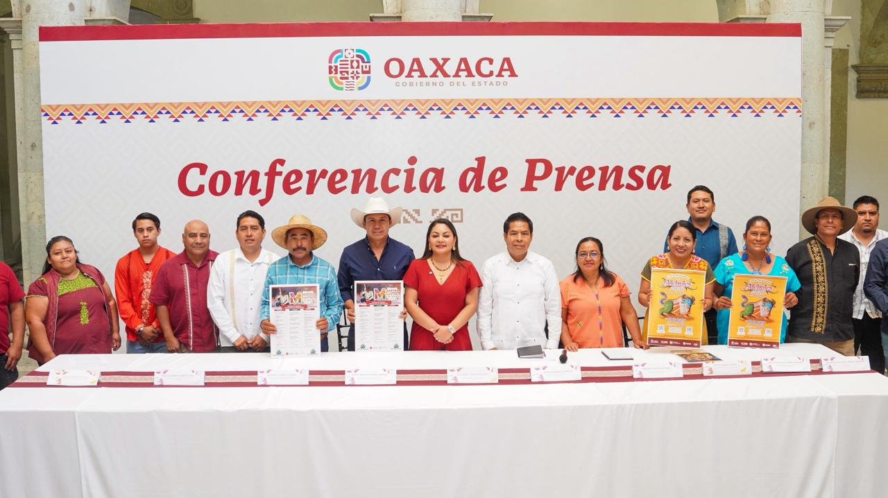 𝗢𝗮𝘅𝗮𝗰𝗮 𝘀𝗲 𝗽𝗿𝗲𝗽𝗮𝗿𝗮 𝗽𝗮𝗿𝗮 𝗹𝗮 𝗦𝗲𝗺𝗮𝗻𝗮 𝗦𝗮𝗻𝘁𝗮 𝗰𝗼𝗻 𝗮𝗹𝗲𝗯𝗿𝗶𝗷𝗲𝘀, 𝗽𝗮𝗻 𝘆 𝗺𝗲𝘇𝗰𝗮𝗹.