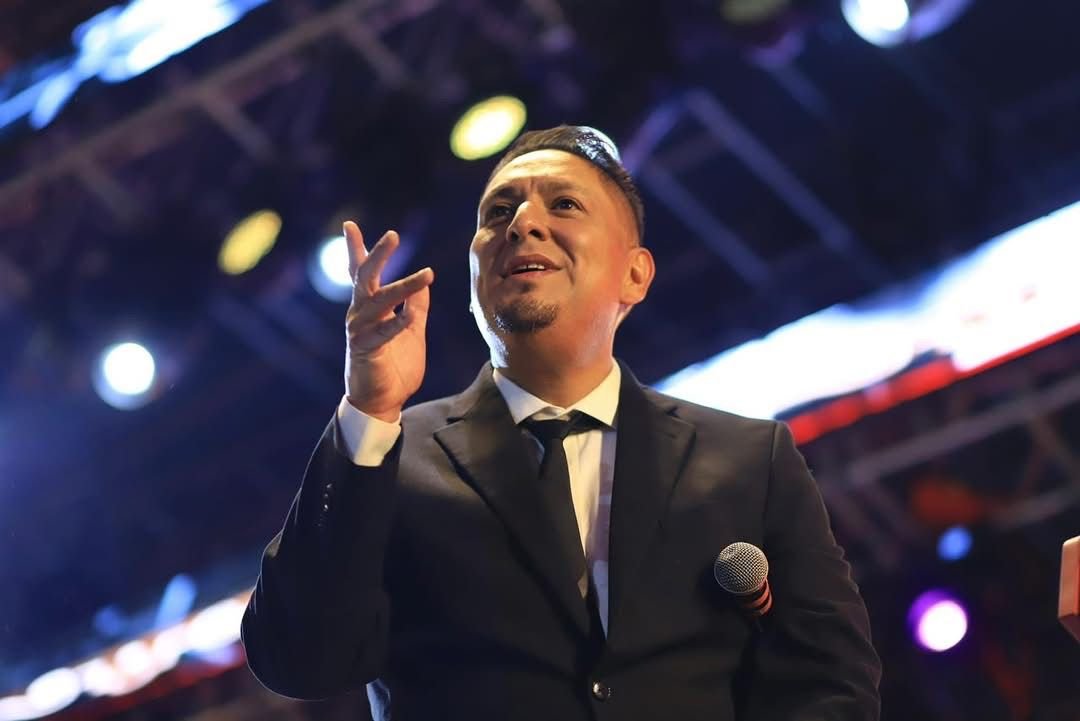 𝗠𝗮𝗿𝘁𝗲𝘀 𝗱𝗲 𝗕𝗿𝘂𝗷𝗮𝘀 𝗿𝗼𝗺𝗽𝗲𝗻 𝗿𝗲́𝗰𝗼𝗿𝗱: 𝗺𝗮́𝘀 𝗱𝗲 𝟳𝟬 𝗺𝗶𝗹 𝗽𝗲𝗿𝘀𝗼𝗻𝗮𝘀 𝗰𝗶𝗲𝗿𝗿𝗮𝗻 𝗹𝗮 𝗳𝗶𝗲𝘀𝘁𝗮 𝗲𝗻 𝗫𝗼𝘅𝗼𝗰𝗼𝘁𝗹𝗮́𝗻