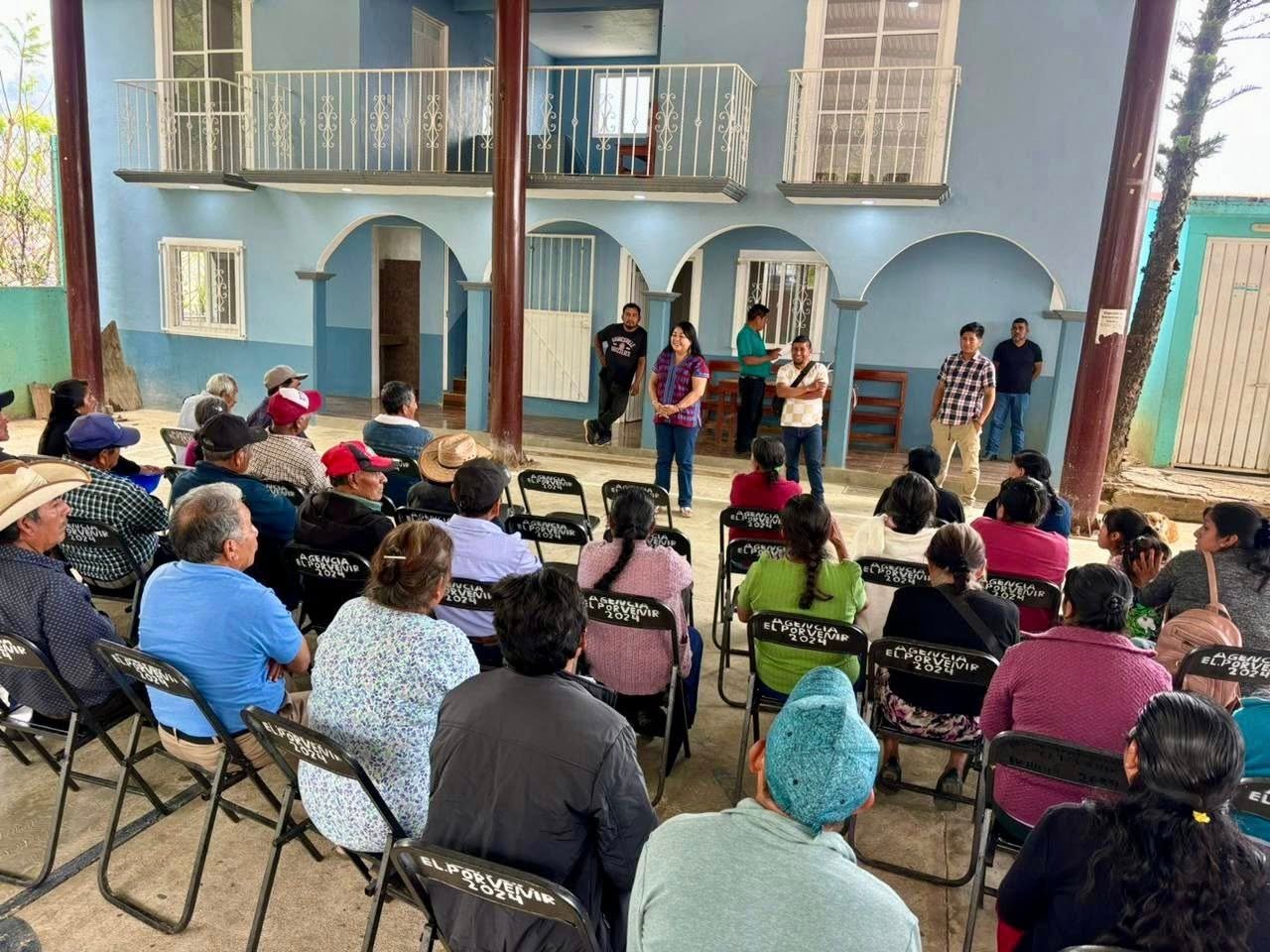 𝗠𝗮𝗿𝘆 𝗩𝗲𝗹𝗮𝘀𝗰𝗼 𝗿𝗲𝗰𝗼𝗿𝗿𝗲 𝗘𝗹 𝗣𝗼𝗿𝘃𝗲𝗻𝗶𝗿 𝘆 𝗲𝘀𝗰𝘂𝗰𝗵𝗮 𝗮 𝗹𝗮 𝗰𝗼𝗺𝘂𝗻𝗶𝗱𝗮𝗱.