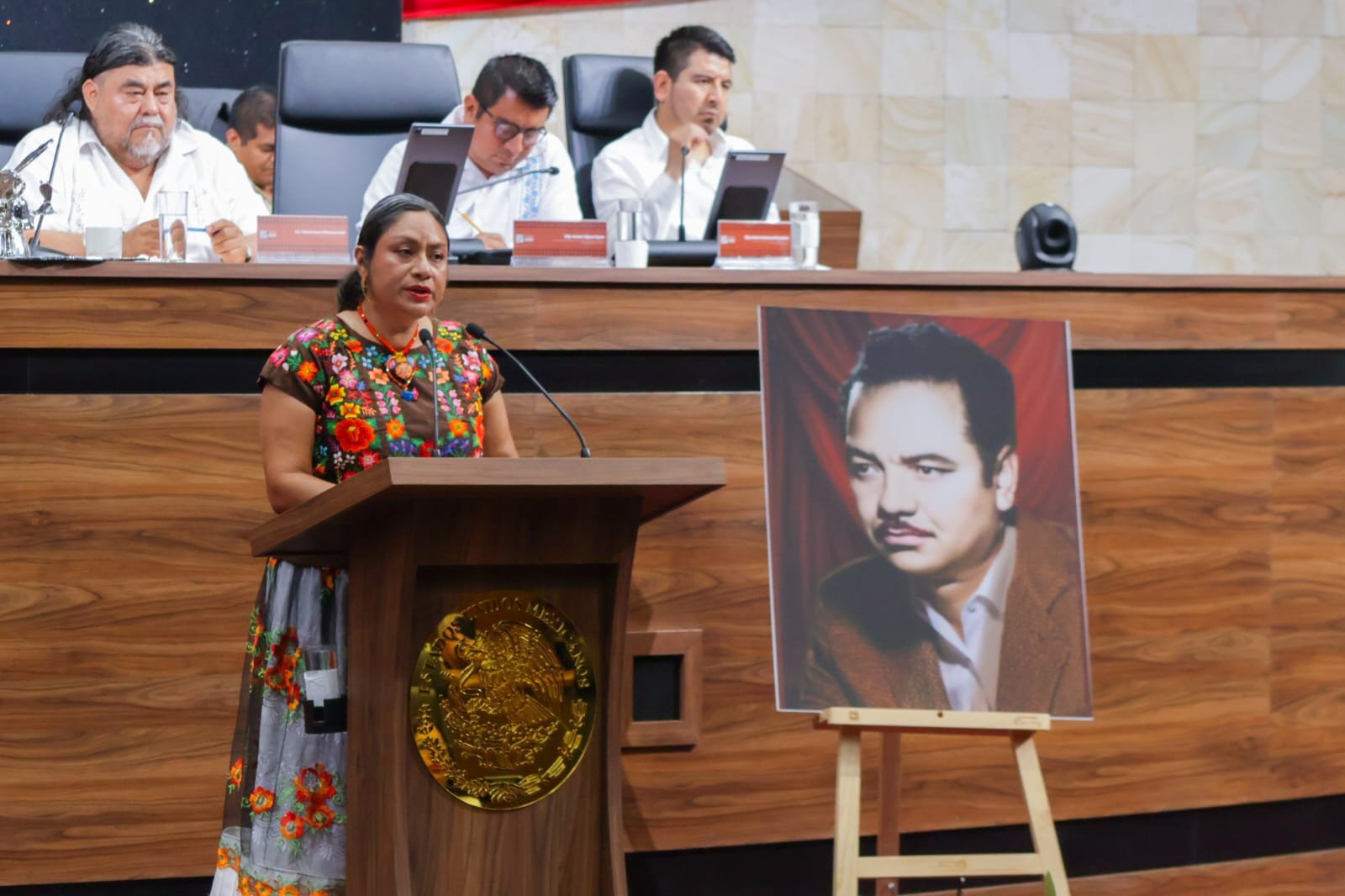 𝗠𝘂́𝘀𝗶𝗰𝗮 𝗾𝘂𝗲 𝗻𝗼 𝗲𝗻𝘃𝗲𝗷𝗲𝗰𝗲: 𝗿𝗲𝗰𝗼𝗻𝗼𝗰𝗲𝗻 𝗮 𝗗𝗲𝗹𝗳𝗶𝗻𝗼 𝗢𝗿𝗱𝗮𝘇 𝗰𝗼𝗻 𝗹𝗮 𝗠𝗲𝗱𝗮𝗹𝗹𝗮 “𝗔́𝗹𝘃𝗮𝗿𝗼 𝗖𝗮𝗿𝗿𝗶𝗹𝗹𝗼”