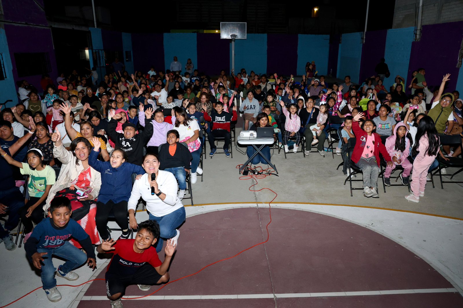 𝗖𝗶𝗻𝗲, 𝗷𝘂𝗲𝗴𝗼𝘀 𝘆 𝗿𝗶𝗳𝗮𝘀: 𝗹𝗹𝗲𝘃𝗮𝗻 𝗳𝗲𝘀𝘁𝗲𝗷𝗼 𝗮 𝗹𝗮 𝗻𝗶𝗻̃𝗲𝘇 𝗲𝗻 𝗦𝗮𝗻𝘁𝗮 𝗟𝘂𝗰𝗶́𝗮