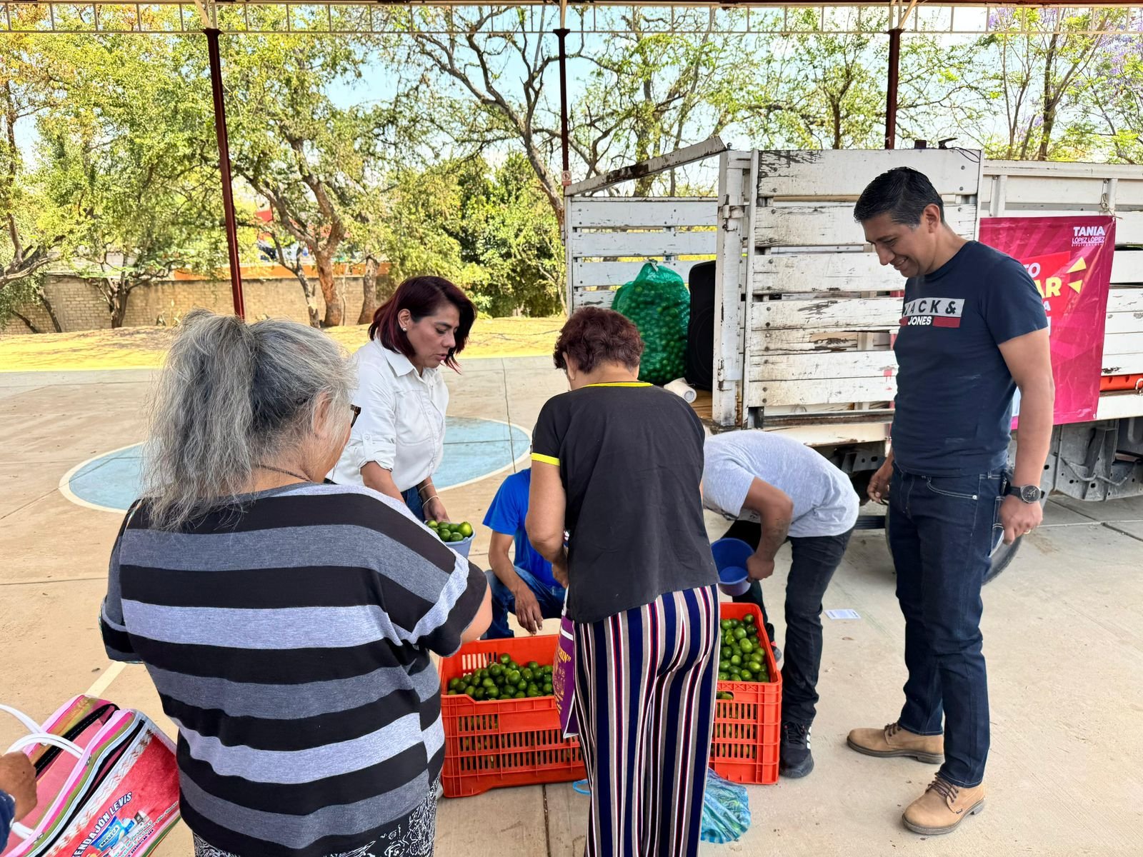 𝗟𝗶𝗺𝗼́𝗻 𝗮 𝗽𝗿𝗲𝗰𝗶𝗼 𝗯𝗮𝗷𝗼 𝗿𝗲𝗰𝗼𝗿𝗿𝗲 𝗫𝗼𝘅𝗼𝗰𝗼𝘁𝗹𝗮́𝗻: 𝗮𝗯𝗮𝘀𝘁𝗼 𝗽𝗼𝗽𝘂𝗹𝗮𝗿 𝗹𝗹𝗲𝗴𝗮 𝗮 𝗰𝗼𝗹𝗼𝗻𝗶𝗮𝘀