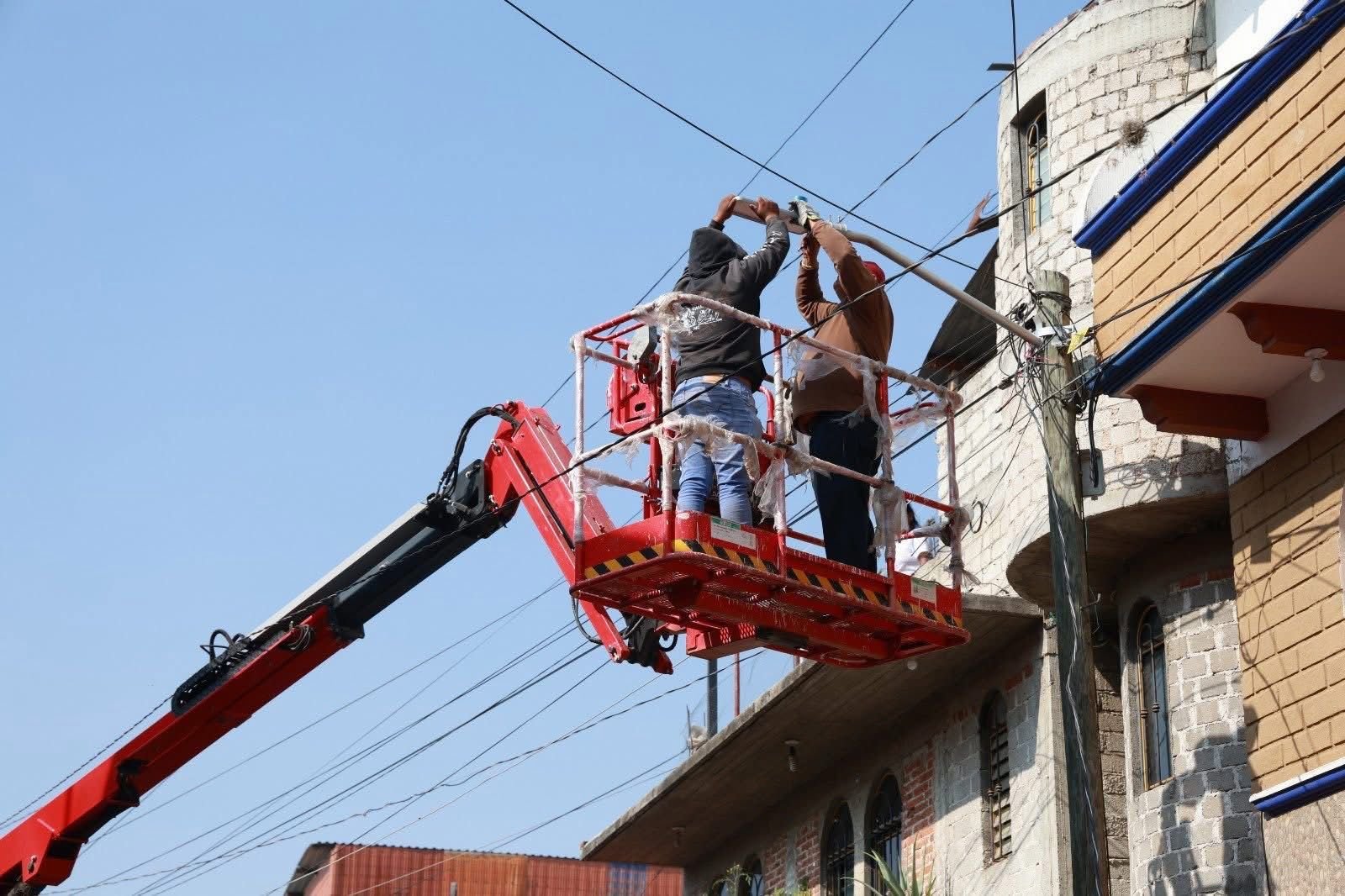 𝗡𝘂𝗲𝘃𝗮𝘀 𝗹𝗮́𝗺𝗽𝗮𝗿𝗮𝘀 𝗲𝗻 𝗖𝗮𝗹𝗶𝗰𝗮𝗻𝘁𝗼 𝗯𝘂𝘀𝗰𝗮𝗻 𝗿𝗲𝗱𝘂𝗰𝗶𝗿 𝘇𝗼𝗻𝗮𝘀 𝗼𝘀𝗰𝘂𝗿𝗮𝘀.