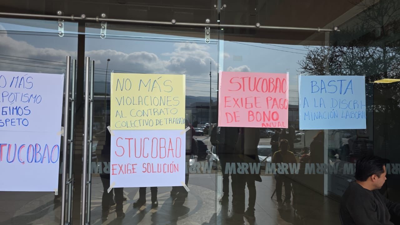 𝗧𝗿𝗮𝗯𝗮𝗷𝗮𝗱𝗼𝗿𝗲𝘀 𝗱𝗲𝗹 𝗖𝗼𝗯𝗮𝗼 𝗰𝗶𝗲𝗿𝗿𝗮𝗻 𝗼𝗳𝗶𝗰𝗶𝗻𝗮𝘀 𝘆 𝗲𝘀𝗰𝗮𝗹𝗮 𝗲𝗹 𝗰𝗼𝗻𝗳𝗹𝗶𝗰𝘁𝗼 𝗹𝗮𝗯𝗼𝗿𝗮𝗹