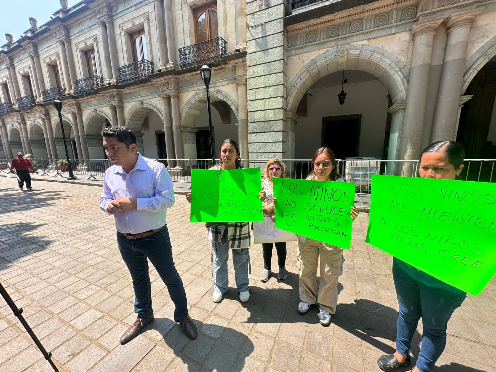 𝗗𝗲𝗻𝘂𝗻𝗰𝗶𝗮𝗻 𝗮𝗯𝘂𝘀𝗼𝘀 𝘀𝗲𝘅𝘂𝗮𝗹𝗲𝘀 𝗲𝗻 𝗽𝗿𝗶𝗺𝗮𝗿𝗶𝗮 𝗱𝗲 𝗠𝗮𝗿í𝗮 𝗟𝗼𝗺𝗯𝗮𝗿𝗱𝗼 𝘆 𝗲𝘅𝗶𝗴𝗲𝗻 𝗶𝗻𝘃𝗲𝘀𝘁𝗶𝗴𝗮𝗰𝗶ó𝗻