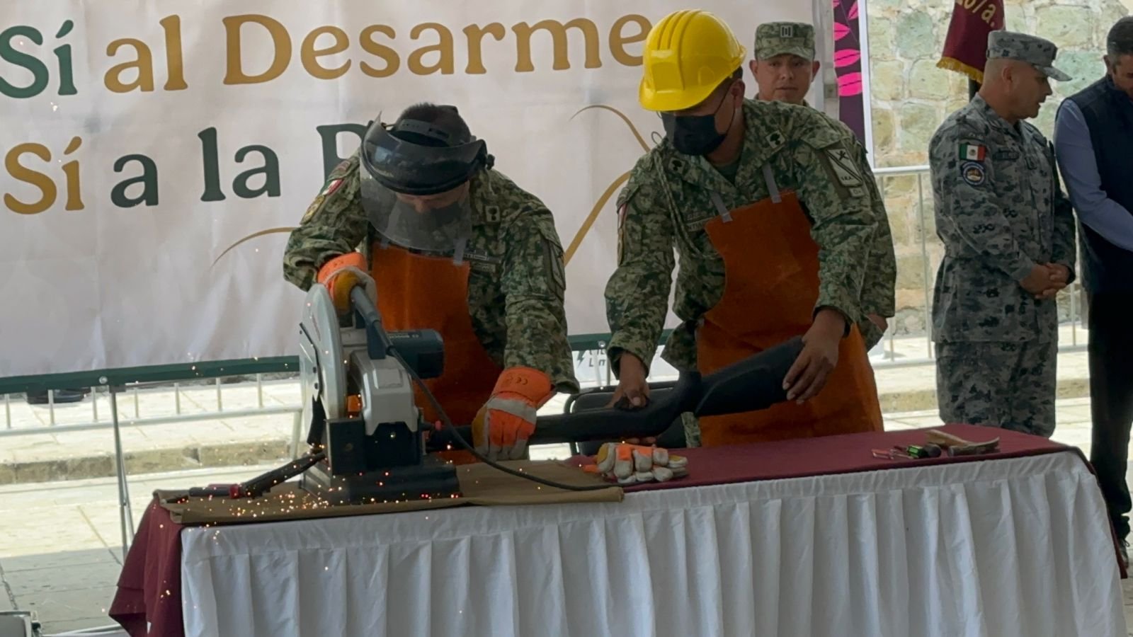 𝗖𝗮𝗻𝗷𝗲 𝗱𝗲 𝗮𝗿𝗺𝗮𝘀 𝗮𝗿𝗿𝗮𝗻𝗰𝗮 𝗲𝗻 𝗢𝗮𝘅𝗮𝗰𝗮: 𝗼𝗳𝗿𝗲𝗰𝗲𝗻 𝗱𝗶𝗻𝗲𝗿𝗼 𝗮 𝗰𝗮𝗺𝗯𝗶𝗼 𝗱𝗲 𝗱𝗲𝗷𝗮𝗿𝗹𝗮𝘀