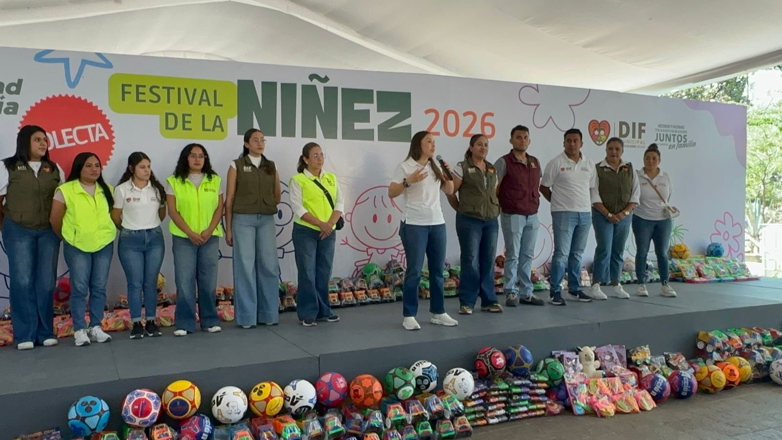 𝗜𝗻𝗶𝗰𝗶𝗮 𝗰𝗼𝗹𝗲𝗰𝘁𝗮 𝗱𝗲 𝗷𝘂𝗴𝘂𝗲𝘁𝗲𝘀 𝗲𝗻 𝗘𝗹 𝗟𝗹𝗮𝗻𝗼 𝗽𝗮𝗿𝗮 𝗲𝗹 𝗙𝗲𝘀𝘁𝗶𝘃𝗮𝗹 𝗱𝗲 𝗹𝗮 𝗡𝗶ñ𝗲𝘇