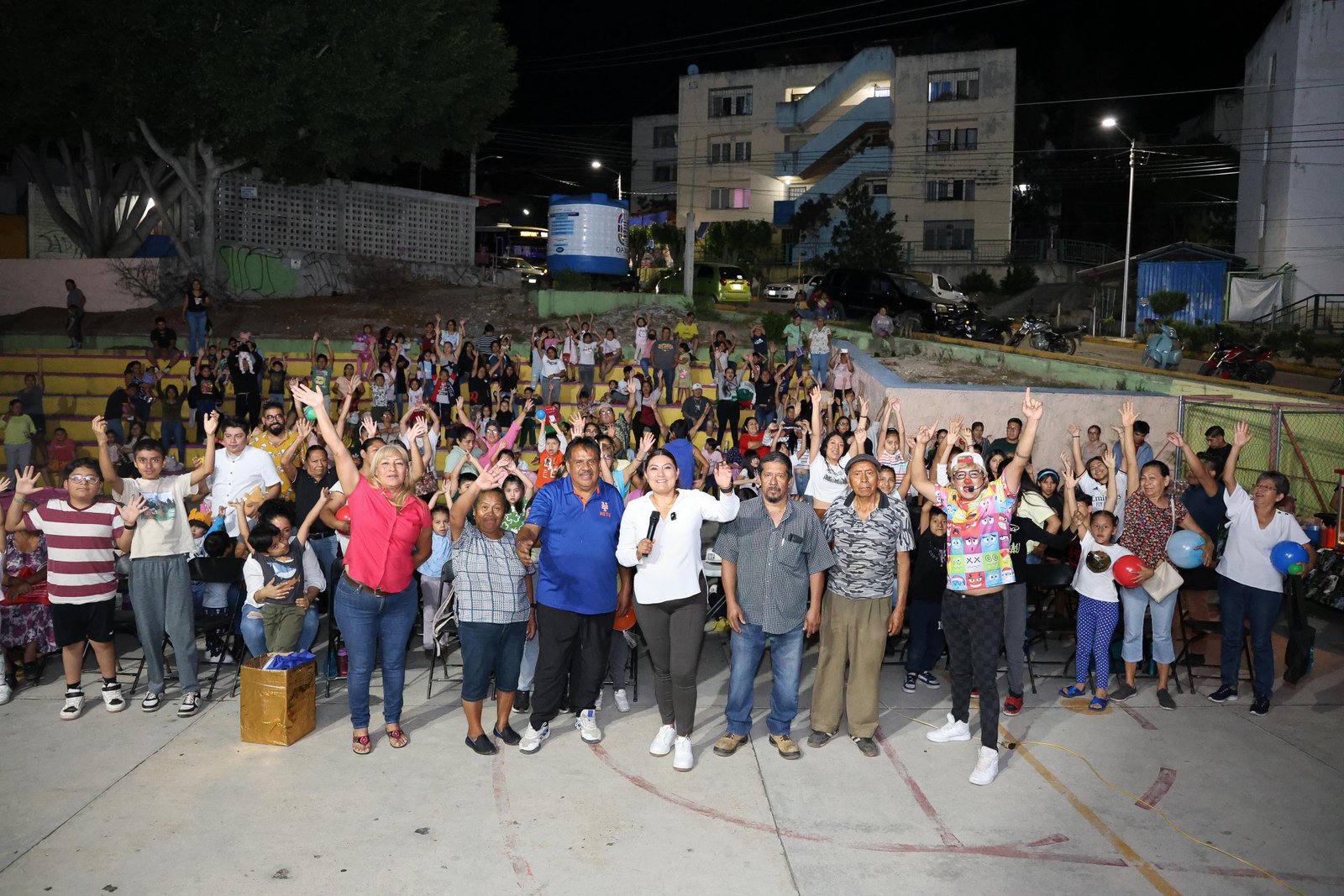 𝗖𝗶𝗻𝗲 𝗲𝗻 𝗹𝗮𝘀 𝗰𝗼𝗹𝗼𝗻𝗶𝗮𝘀 𝗰𝗶𝗲𝗿𝗿𝗮 𝗰𝗼𝗻 𝗺á𝘀 𝗱𝗲 𝟱 𝗺𝗶𝗹 𝗮𝘀𝗶𝘀𝘁𝗲𝗻𝘁𝗲𝘀 𝗲𝗻 𝗢𝗮𝘅𝗮𝗰𝗮