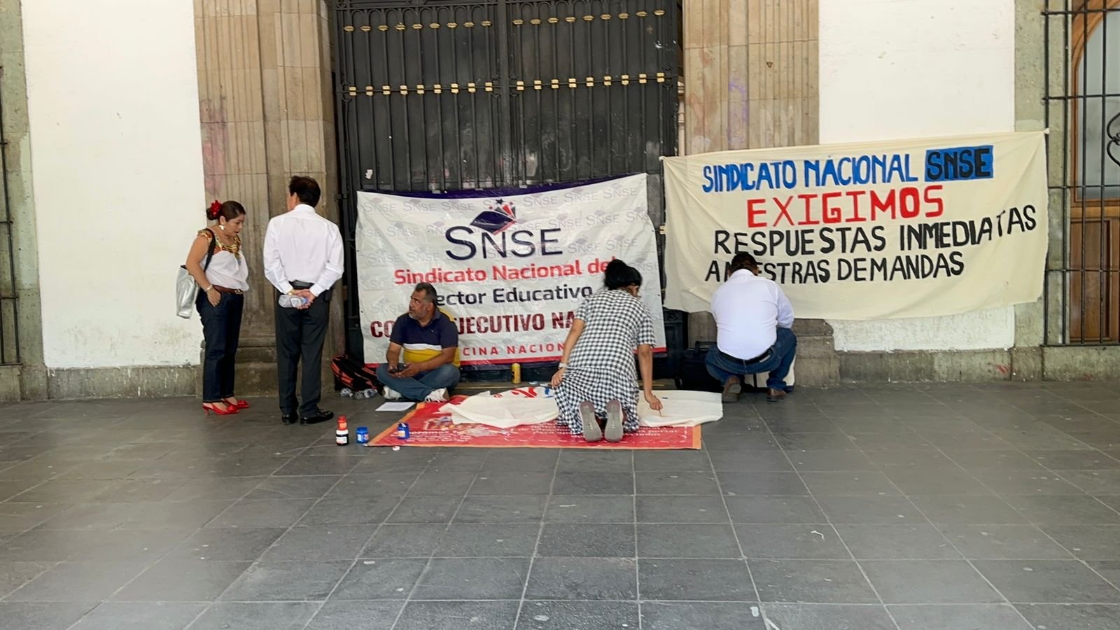 𝗣𝗿𝗼𝘁𝗲𝘀𝘁𝗮 𝗱𝗲𝗹 𝗦𝗡𝗦𝗘 𝗰𝗶𝗲𝗿𝗿𝗮 𝗮𝗰𝗰𝗲𝘀𝗼 𝗮 𝗣𝗮𝗹𝗮𝗰𝗶𝗼 𝗱𝗲 𝗚𝗼𝗯𝗶𝗲𝗿𝗻𝗼  