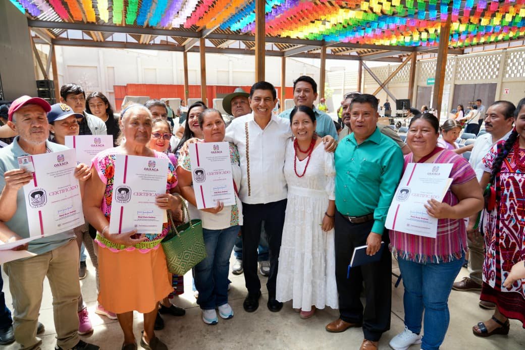 𝗔𝗿𝘁𝗲𝘀𝗮𝗻𝗼𝘀 𝗱𝗲 𝗦𝗮𝗻 𝗔𝗻𝘁𝗼𝗻𝗶𝗼 𝗔𝗿𝗿𝗮𝘇𝗼𝗹𝗮 𝗿𝗲𝗰𝗶𝗯𝗲𝗻 𝗰𝗲𝗿𝘁𝗶𝗳𝗶𝗰𝗮𝗰𝗶𝗼́𝗻 “𝗛𝗲𝗰𝗵𝗼 𝗘𝗻 𝗢𝗮𝘅𝗮𝗰𝗮” 𝗽𝗮𝗿𝗮 𝗹𝗹𝗲𝘃𝗮𝗿 𝘀𝘂𝘀 𝗼𝗯𝗿𝗮𝘀 𝗮 𝗻𝘂𝗲𝘃𝗼𝘀 𝗺𝗲𝗿𝗰𝗮𝗱𝗼𝘀