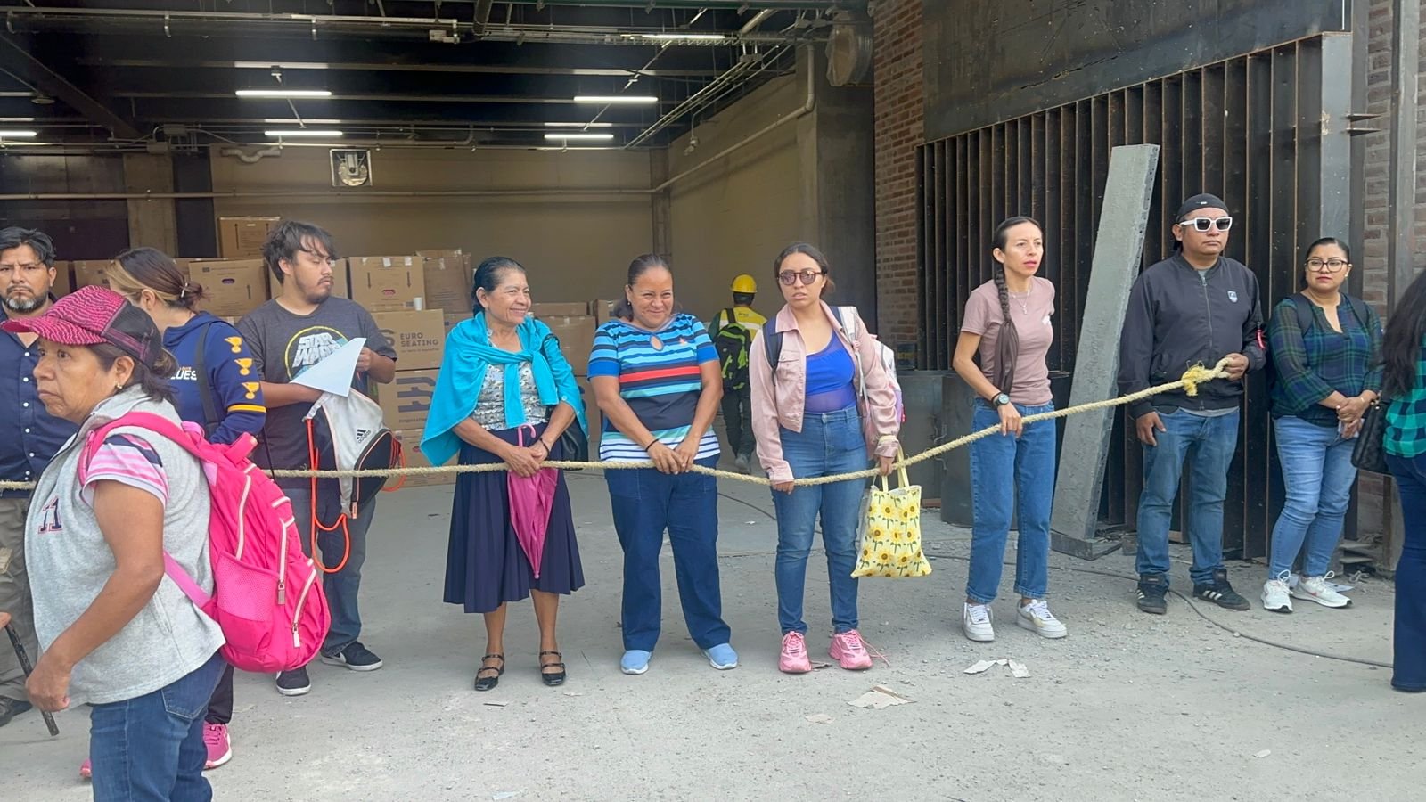 𝗣𝗮𝗱𝗿𝗲𝘀 𝘁𝗼𝗺𝗮𝗻 𝗮𝗰𝗰𝗲𝘀𝗼𝘀 𝗱𝗲𝗹 𝗻𝘂𝗲𝘃𝗼 𝗲𝘀𝘁𝗮𝗱𝗶𝗼 𝗱𝗲 𝗹𝗼𝘀 𝗚𝘂𝗲𝗿𝗿𝗲𝗿𝗼𝘀 𝗱𝗲 𝗢𝗮𝘅𝗮𝗰𝗮; 𝗮𝗰𝘂𝘀𝗮𝗻 𝗰𝗮𝗼𝘀 𝘃𝗶𝗮𝗹 𝘆 𝗮𝗯𝗮𝗻𝗱𝗼𝗻𝗼 𝗲𝗻 𝗹𝗮 𝘇𝗼𝗻𝗮